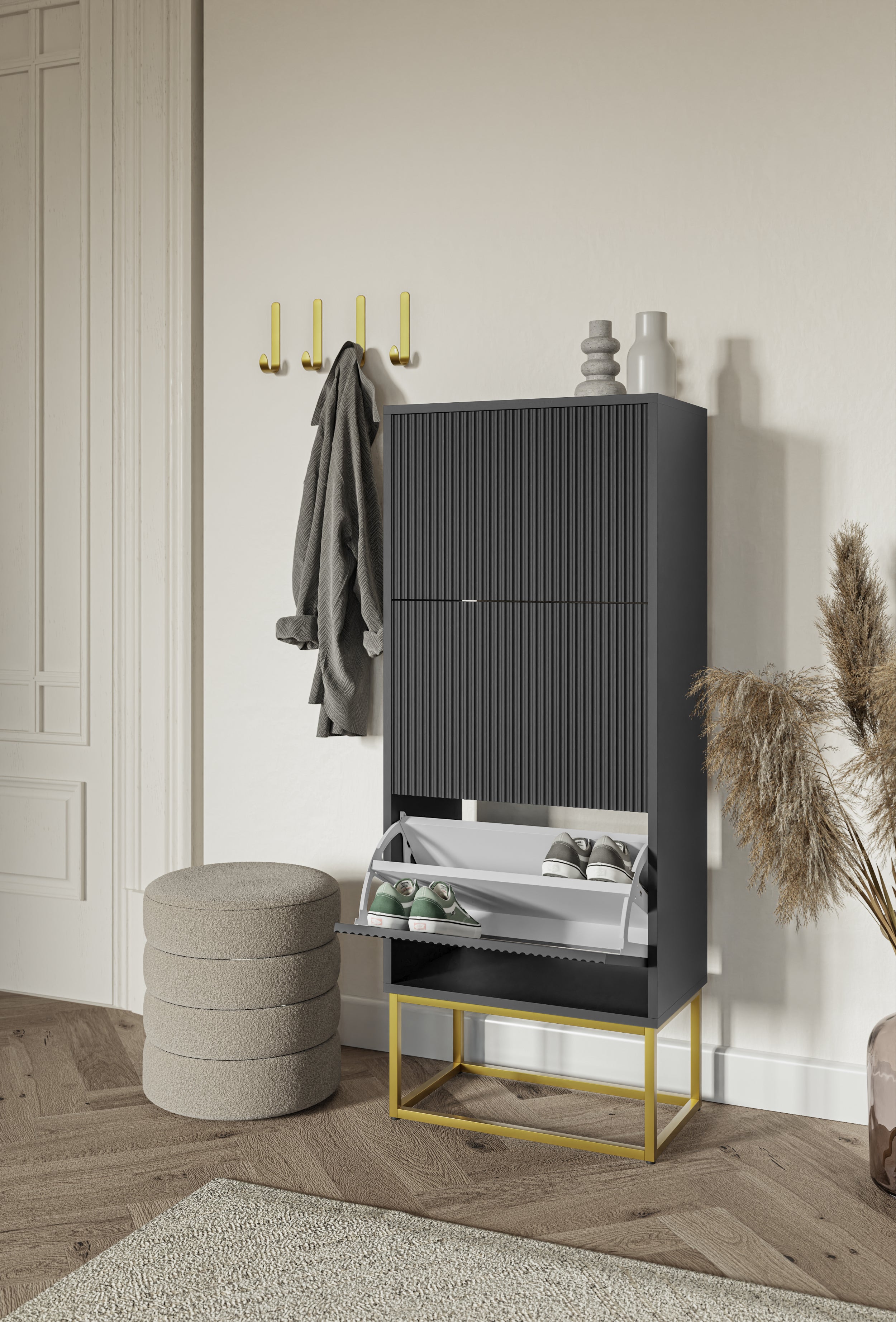 Schuhschrank Veldio mit gefräster Front und drei Fächern, 50 cm, Schwarz mit goldenen Beinen