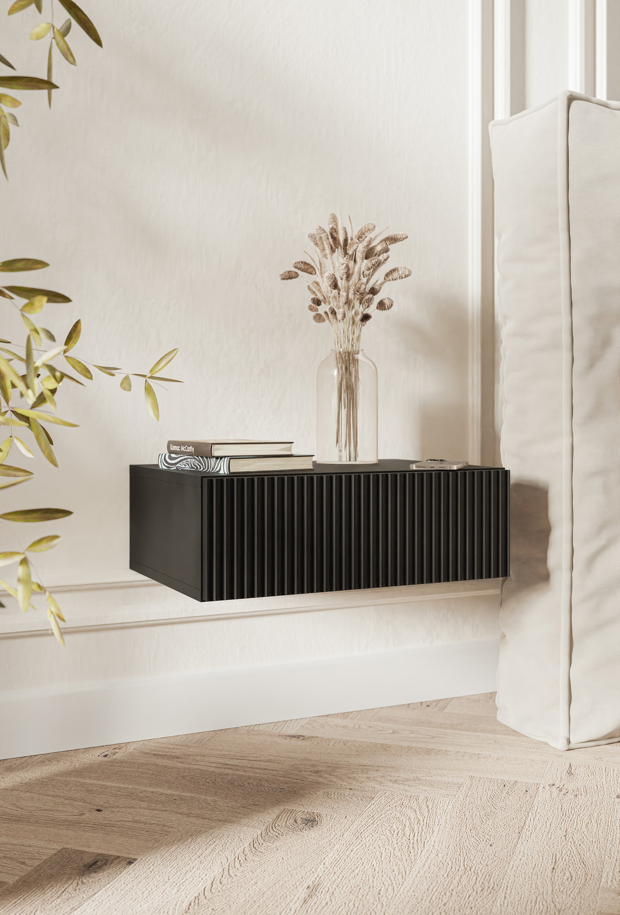 Nachttisch Veldio mit gefräster Front und Schublade 50 cm Schwarz hängend