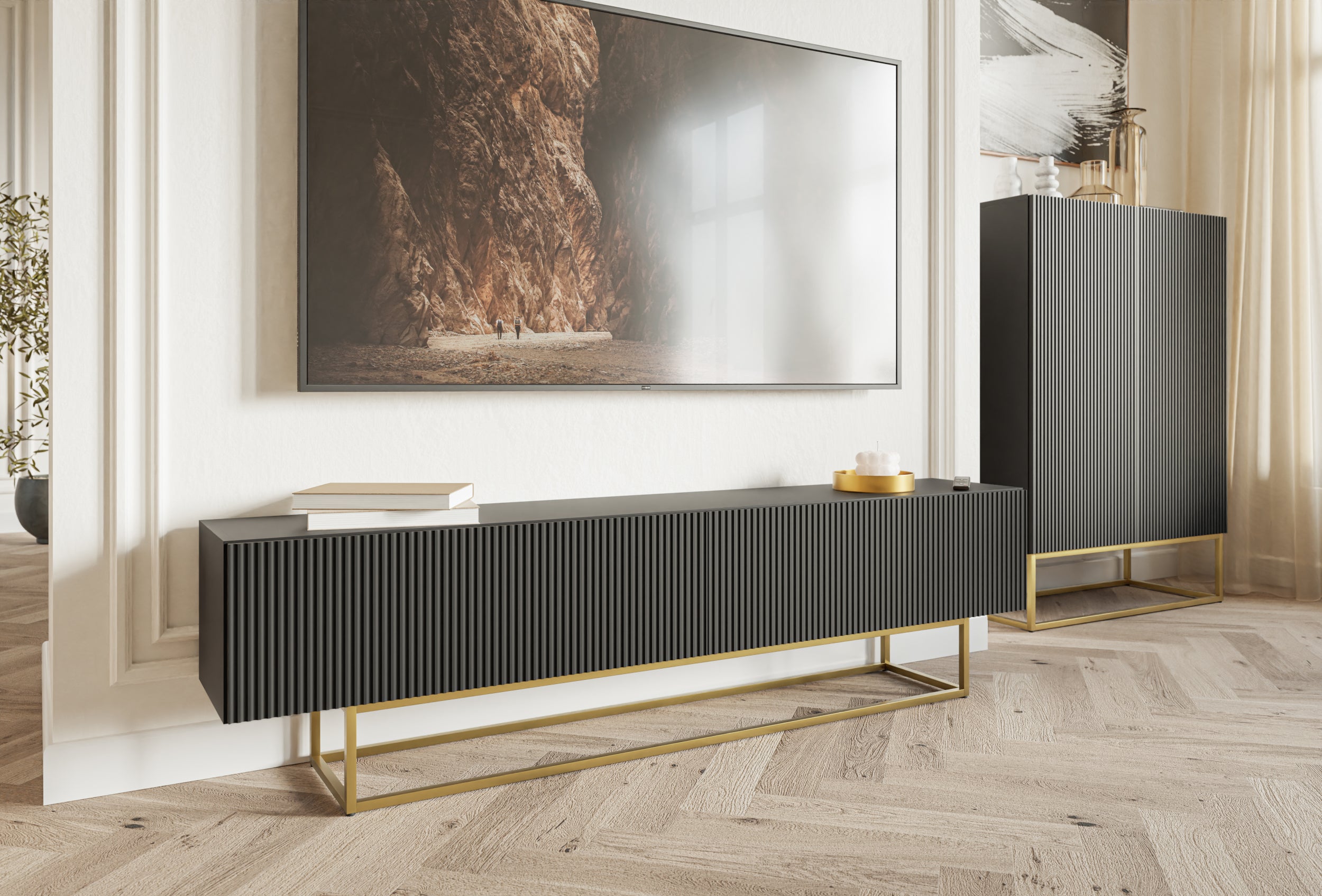 TV-Schrank Veldio mit gefräster Front, 175 cm, Schwarz mit goldenen Beinen