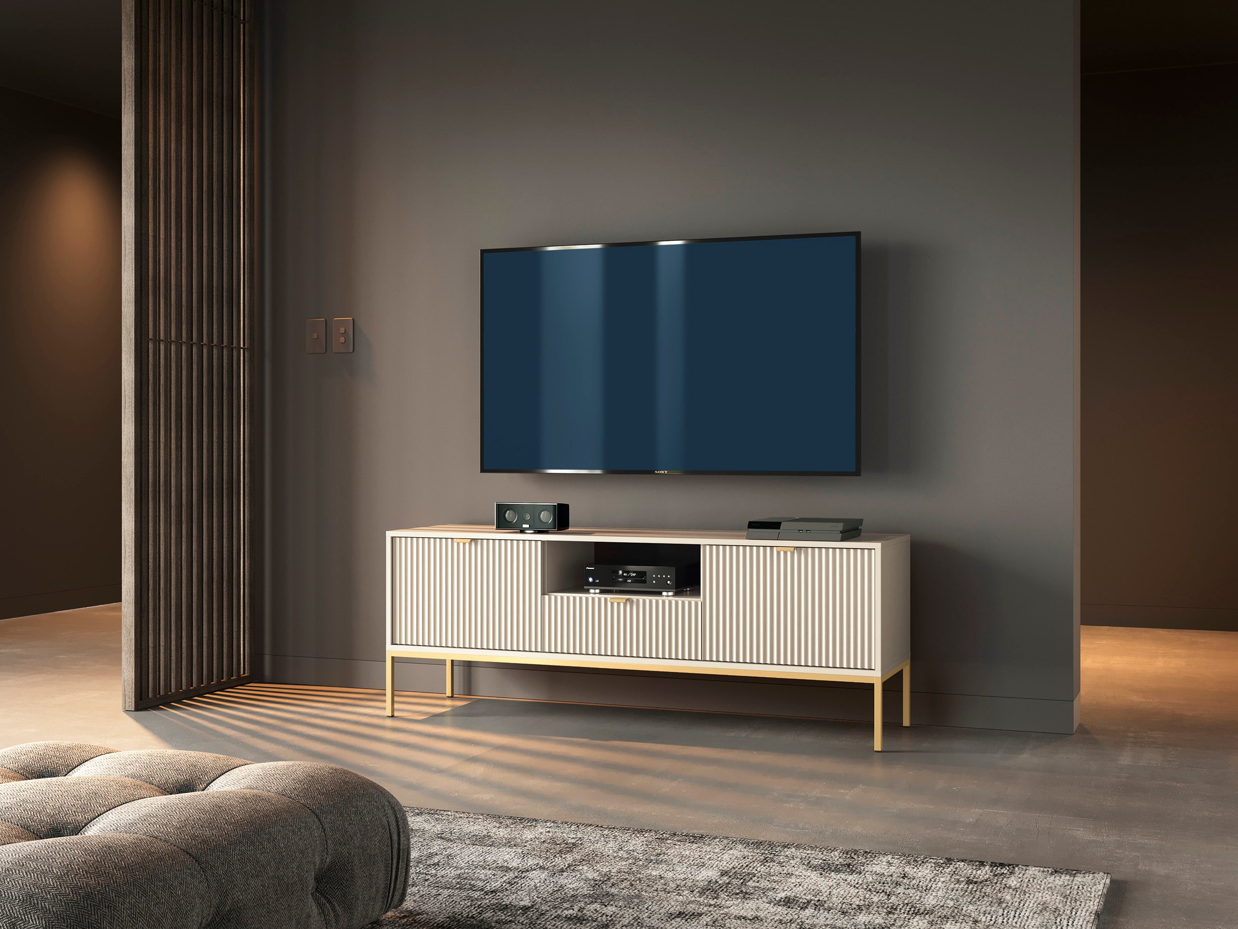 TV-Schrank Vellore 154 cm Kaschmir mit geriffelten Fronten und goldenem Gestell