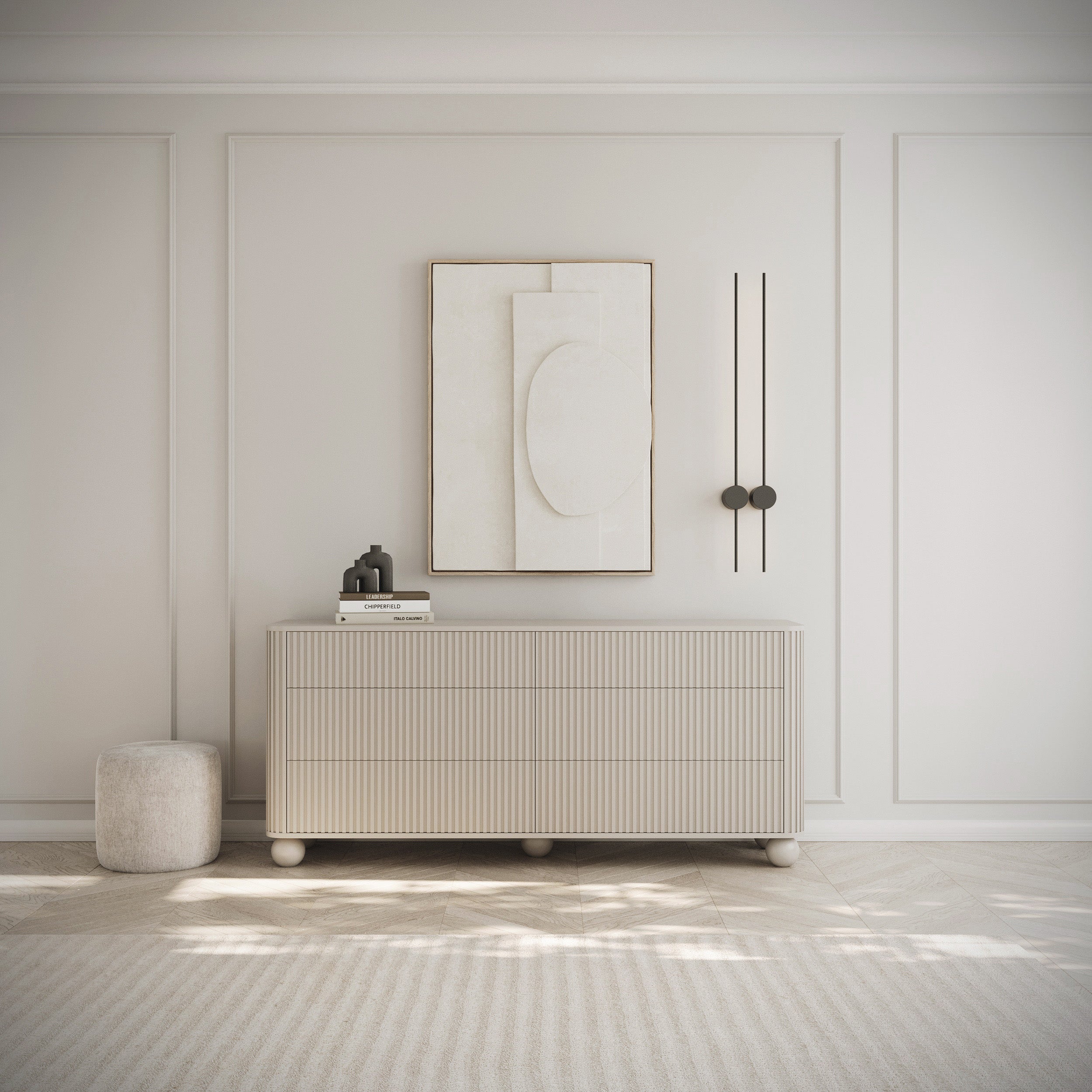 Kommode Arvello mit Fräsungen und sechs Schubladen, 168 cm, auf Kugelfüßen, beige sandfarben