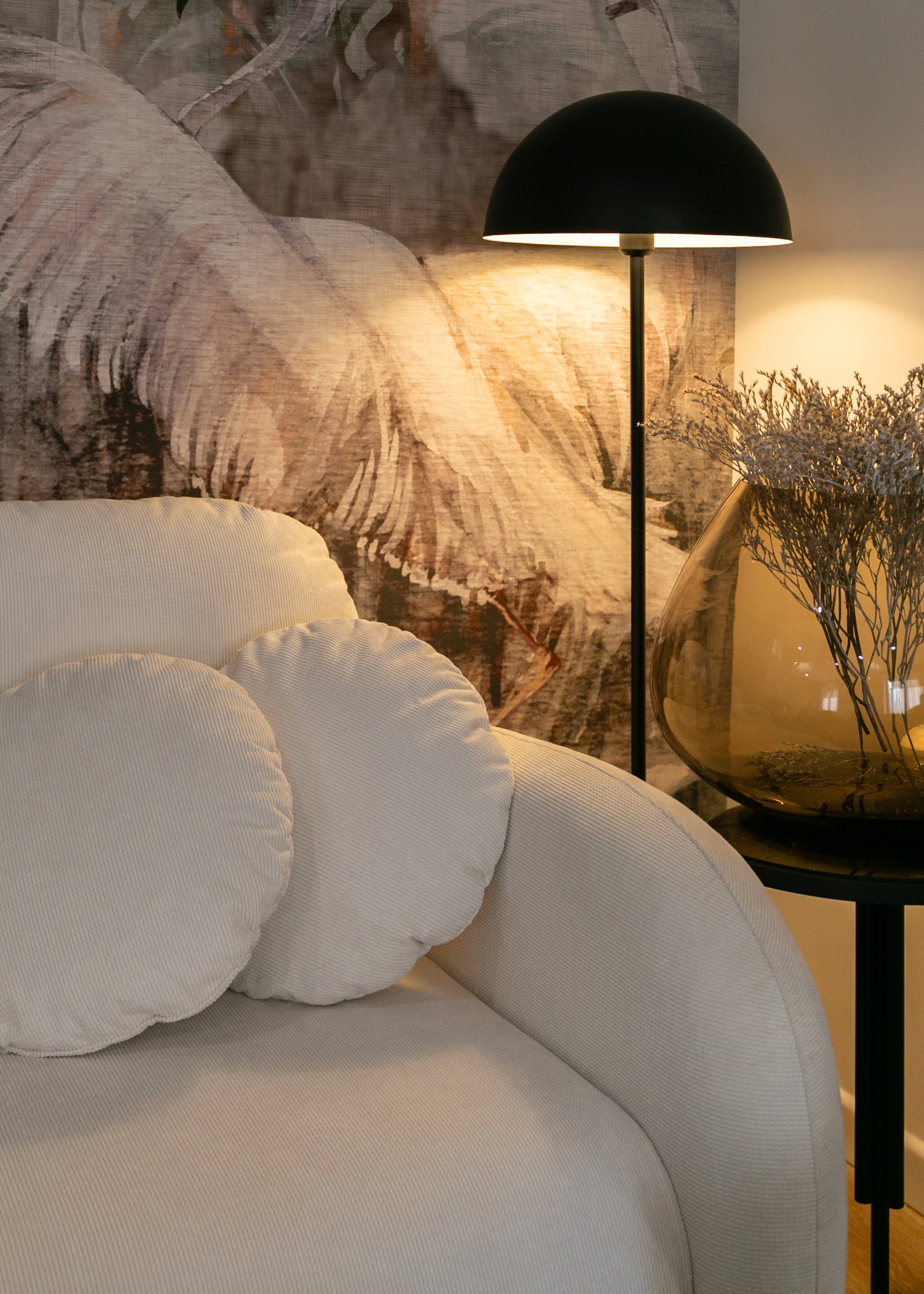 Ausklappbare Bafra Couch mit Schlaffunktion und Bettkasten, cremefarbener Cordstoff