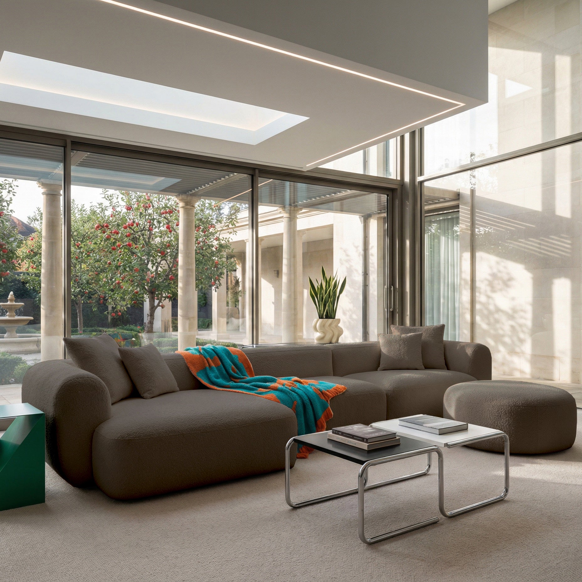 Großes L-förmiges modulares Ecksofa Baomi mit Hocker, linksseitig, hellbrauner Chenille-Bezug