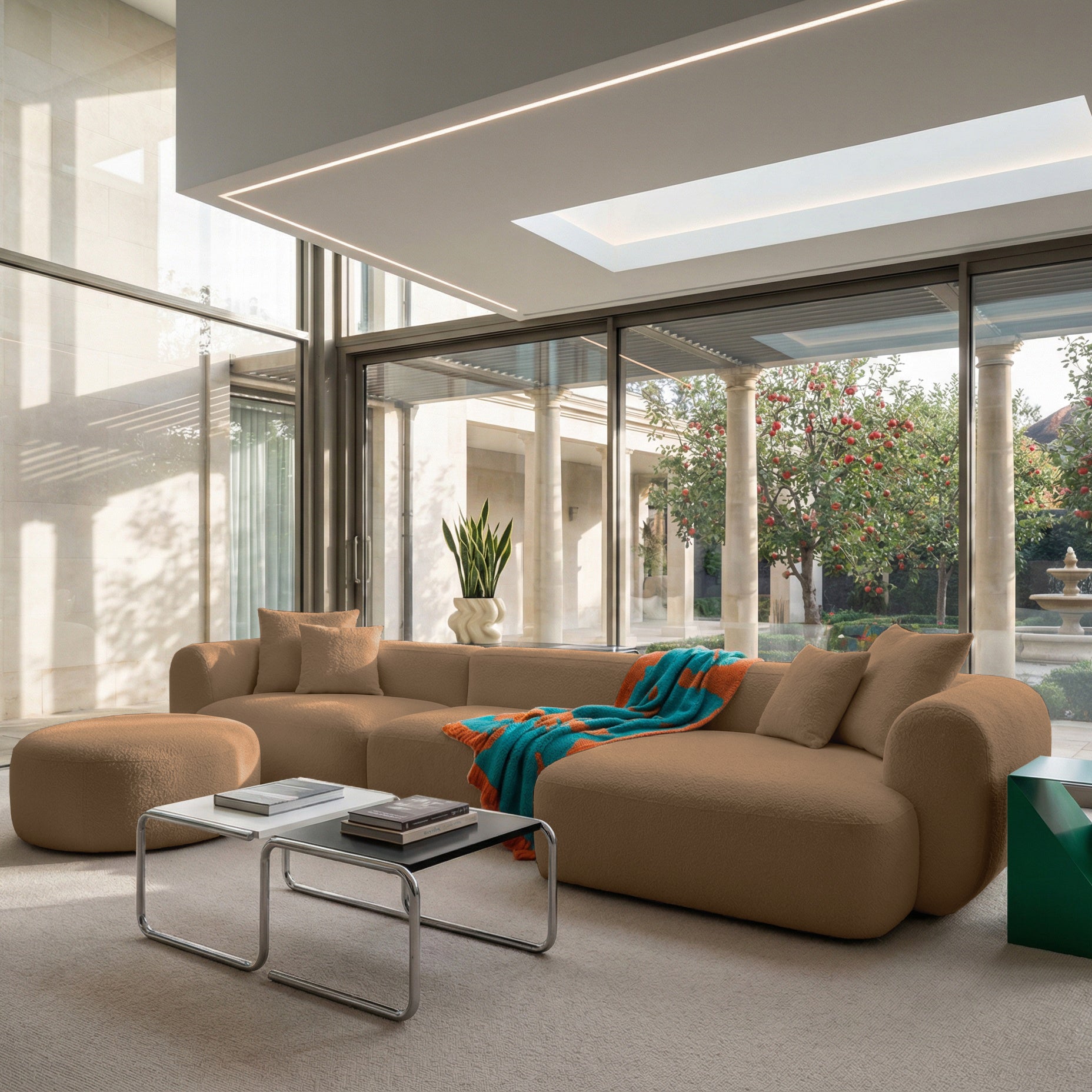 Großes L-förmiges modulares Ecksofa Baomi mit Pouf, rechtsseitig, senfgelber Chenille-Stoff