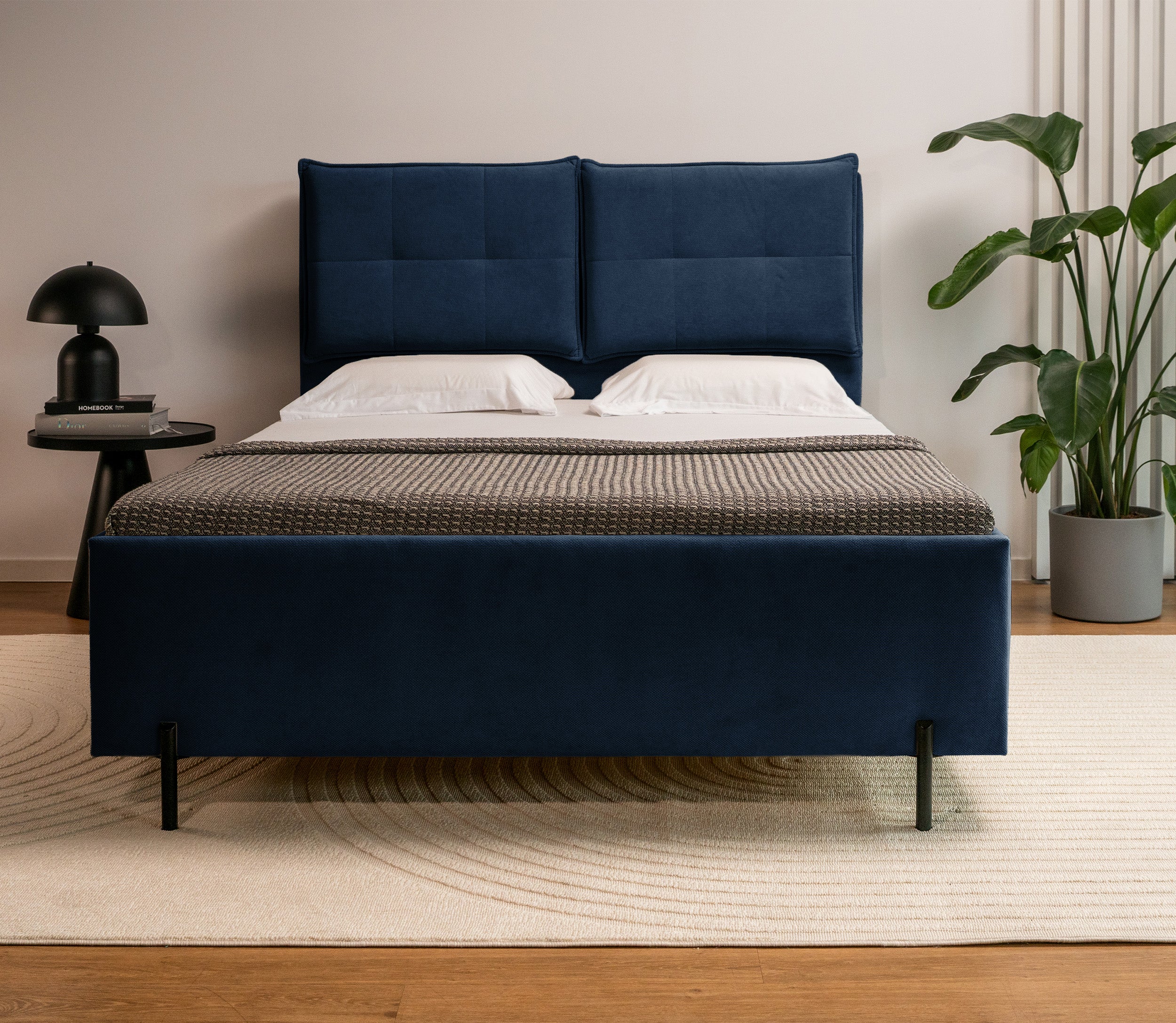 Polsterbett mit verstellbaren Kopfstützen 140x200 cm Belleo mit Stauraum, marineblauer hydrophober Chenille-Stoff