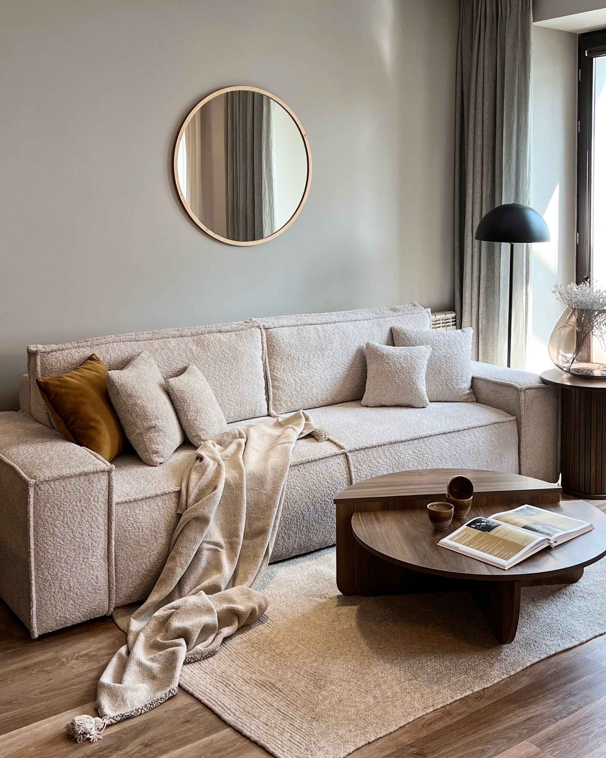 Dreisitziges ausklappbares Sofa Farese mit Stauraum, beige Bouclé