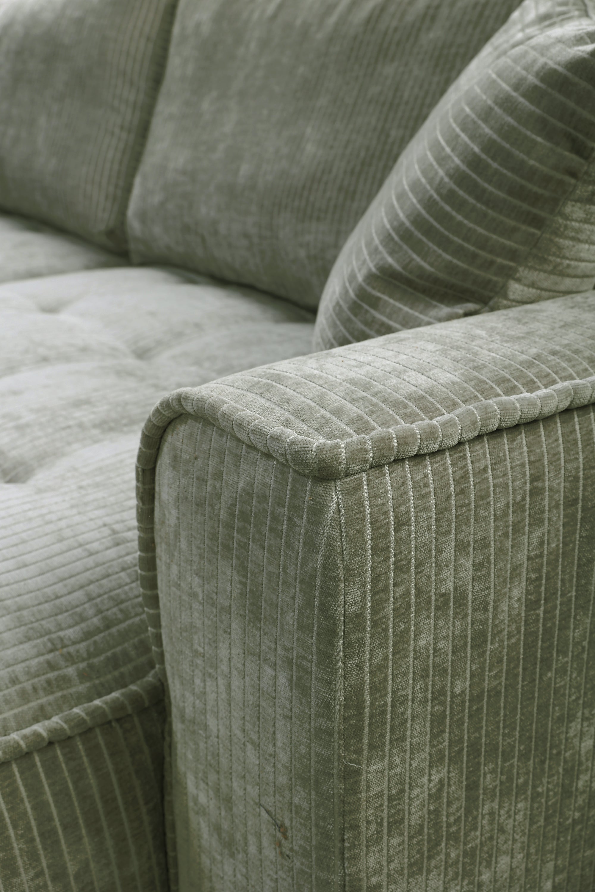Ecksofa mit Schlaffunktion Blues, L-förmig, linksseitig, mit Stauraum, Salbeigrüner Cordstoff