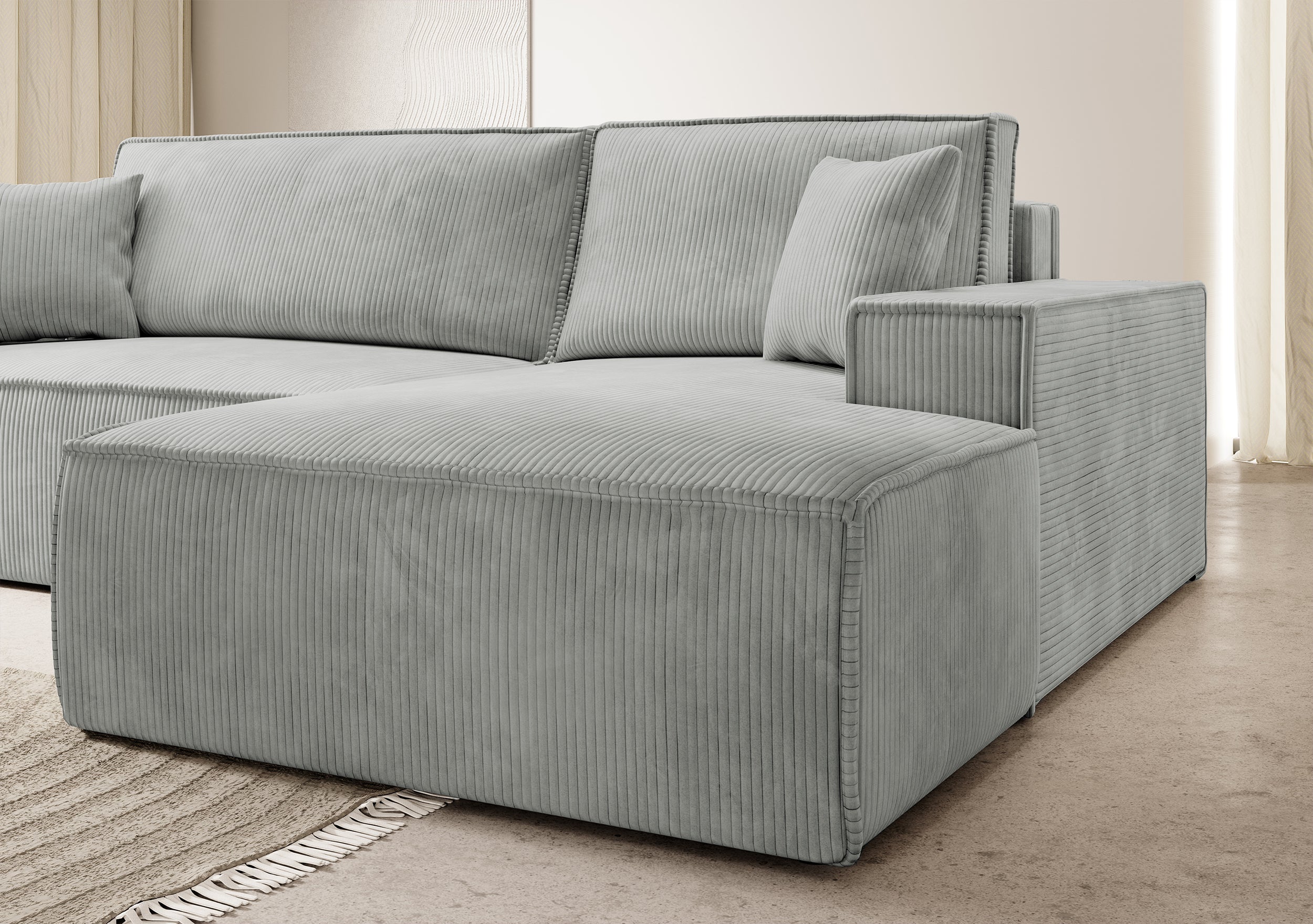 Ecksofa mit Schlaffunktion Farese New, L-förmig, mit Stauraum, hellgrauer Cordstoff, rechtsseitig