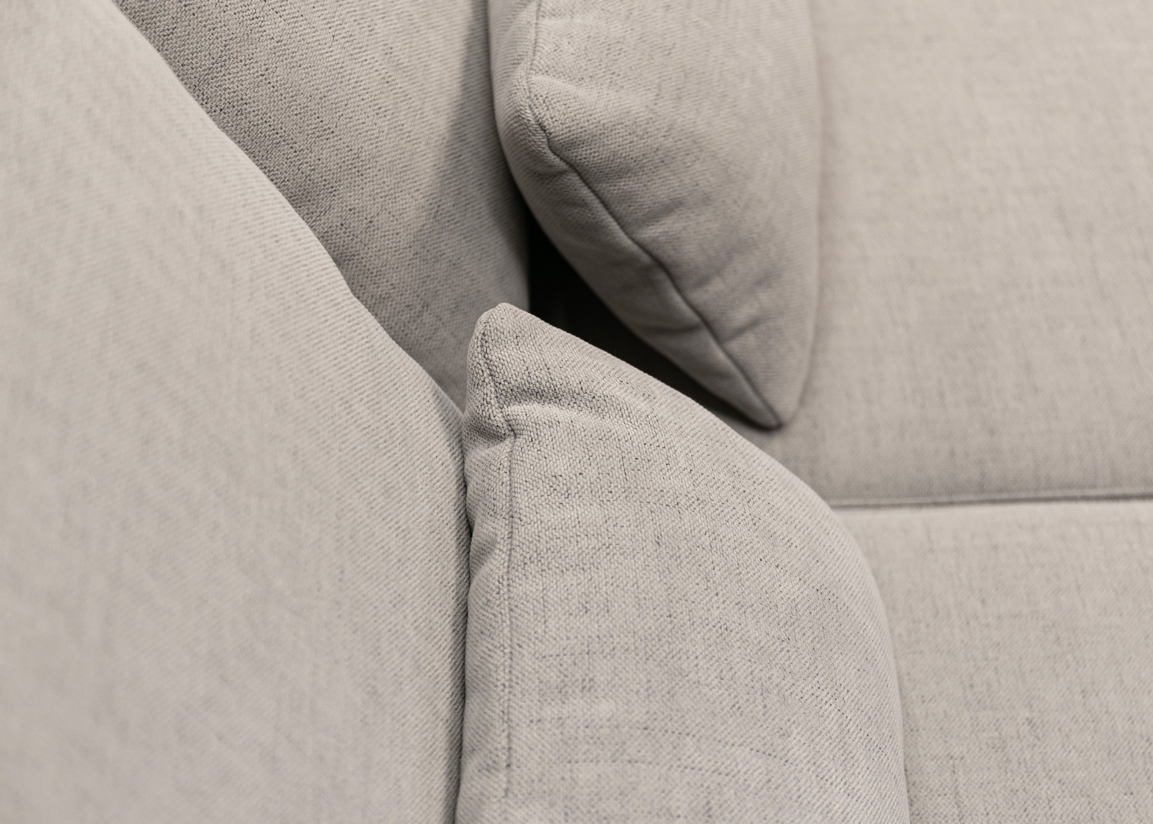 Ecksofa mit Schlaffunktion Carnos, L-förmig, mit zusätzlichen Lendenkissen, grau, hydrophober Chenille-Stoff, rechtsseitig