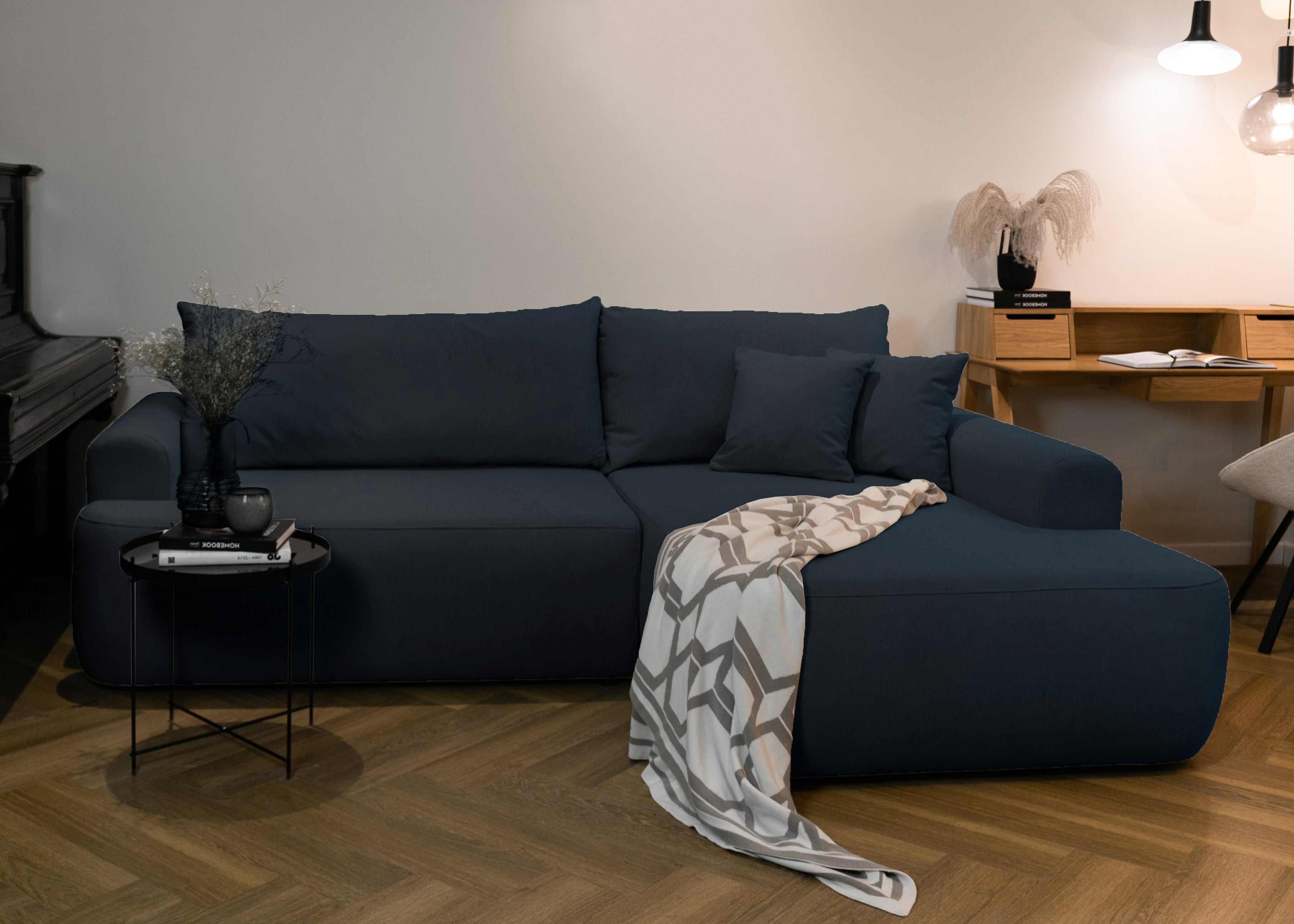 Ecksofa mit Schlaffunktion Ovo, L-förmig, marineblauer Samt, mit Stauraum, rechtsseitig, aus leicht zu reinigendem Stoff