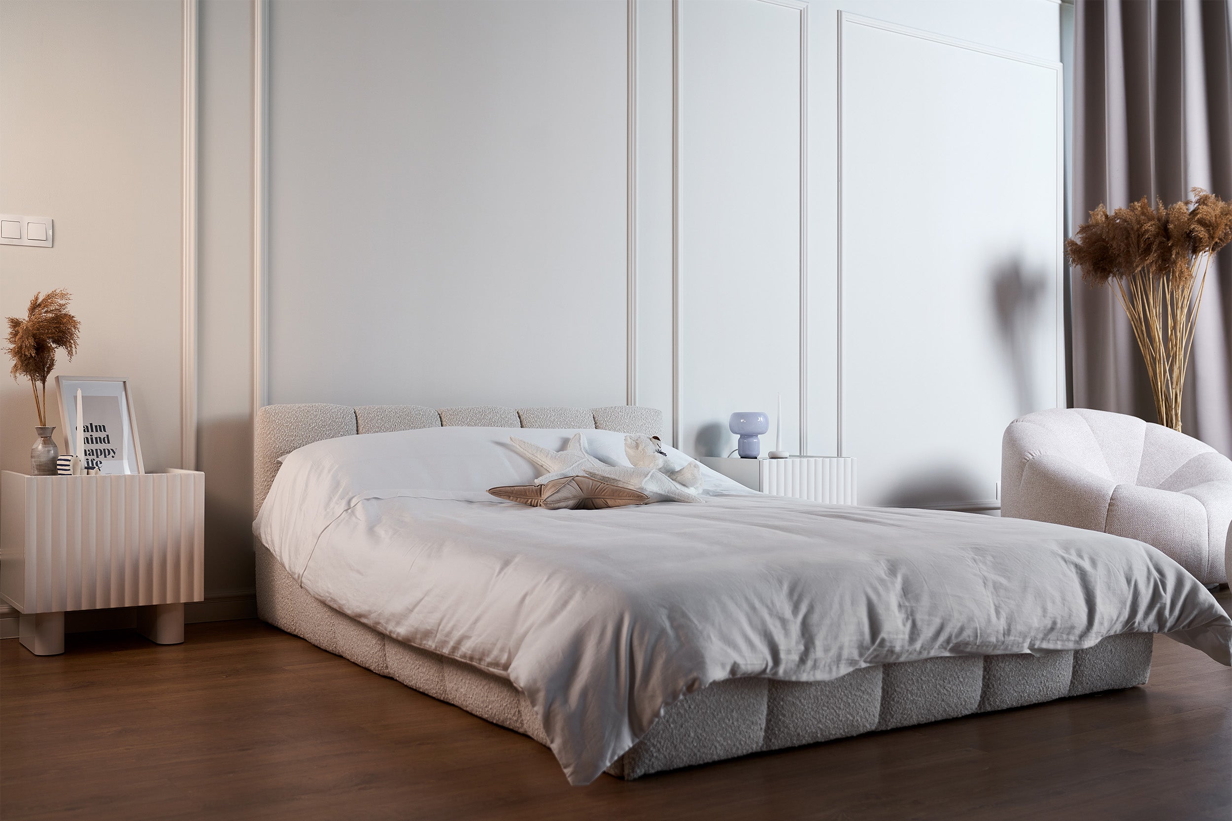 Polsterbett 200x200 cm Cloudy Low braunes Bouclé mit Holzlattenrost