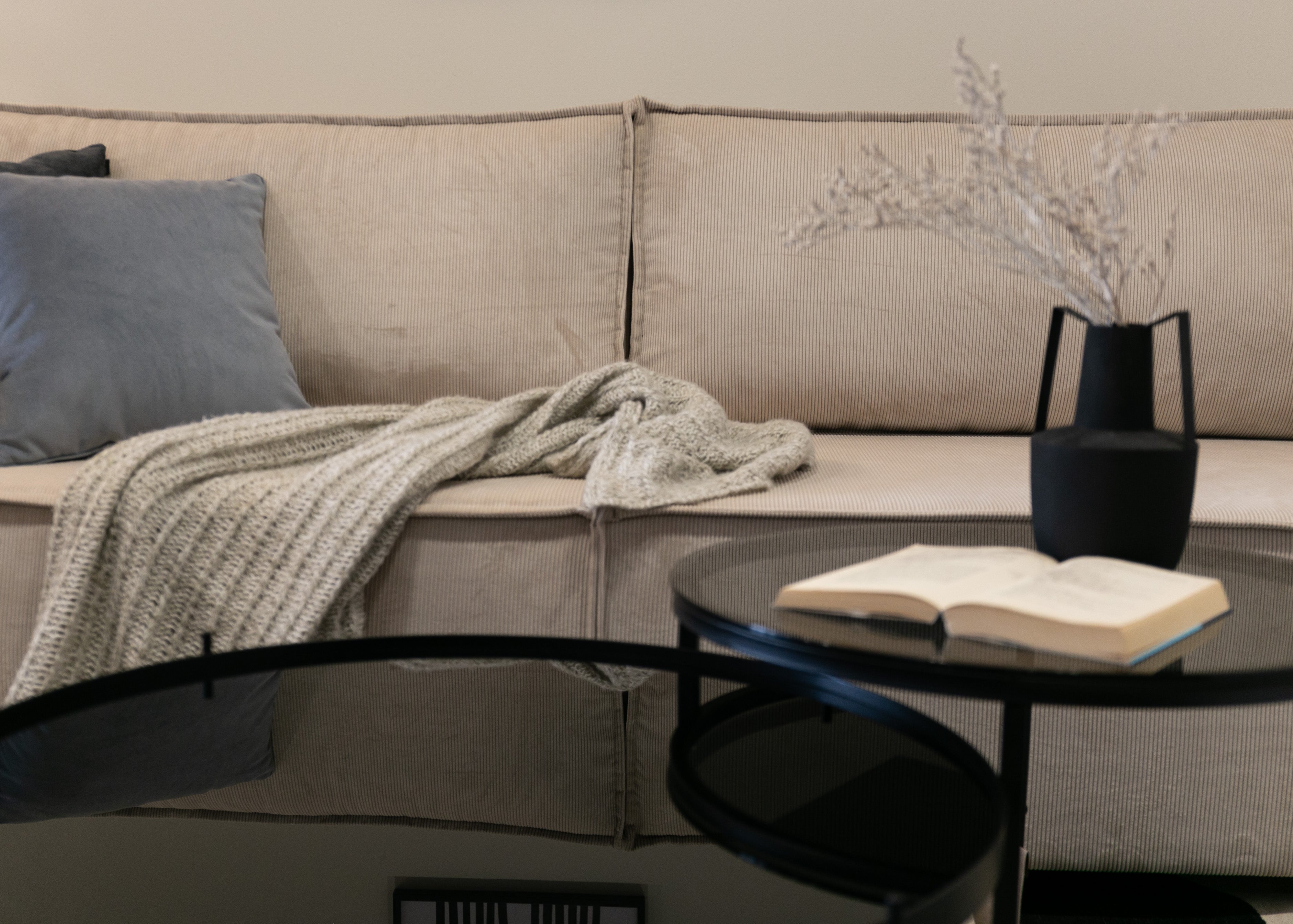 Dreisitziges ausklappbares Sofa Copertino, beige Cord