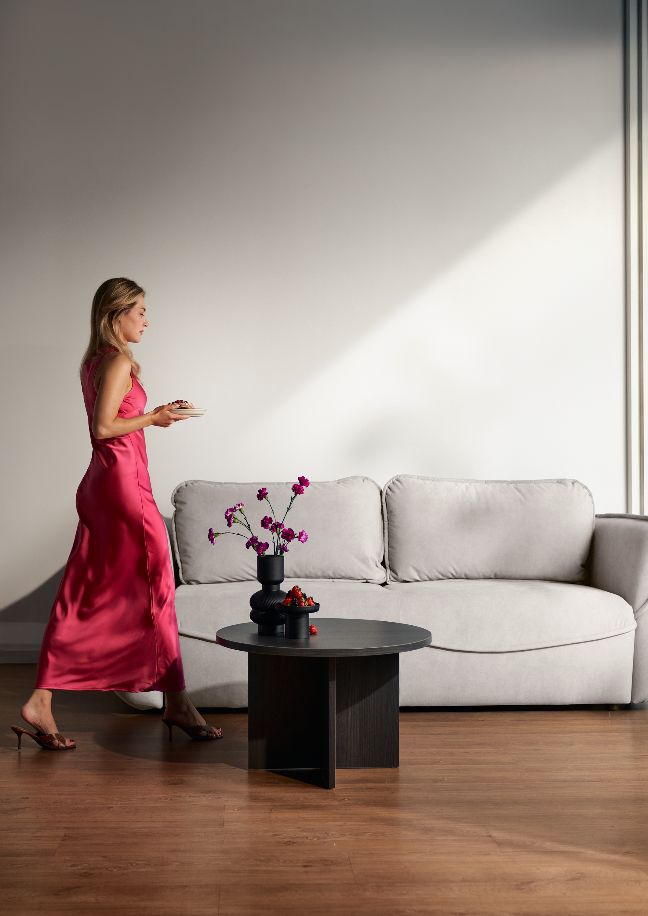 Drei-Sitzer-Schlafsofa Cutie mit Stauraum, beige, pflegeleichter Samtstoff