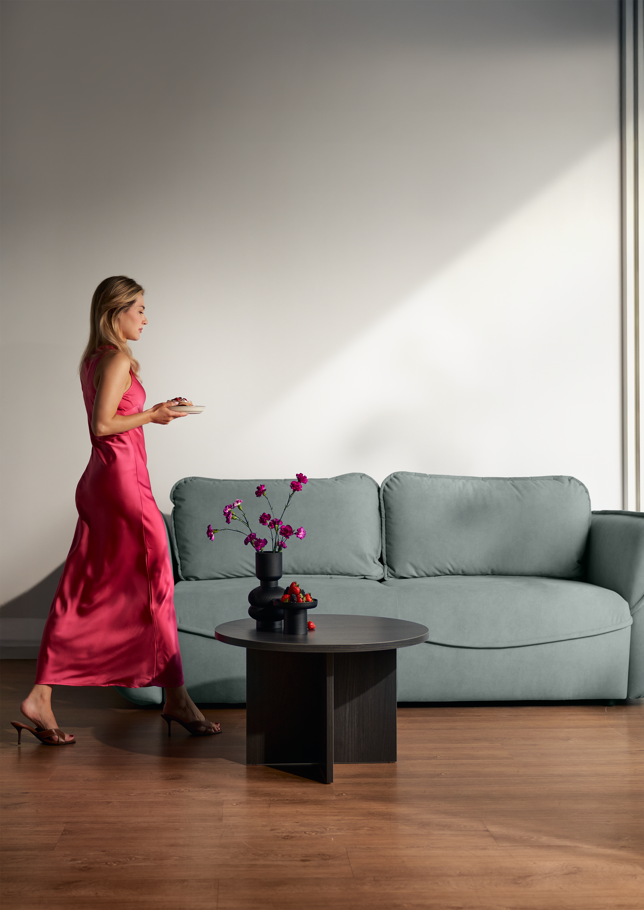 Drei-Sitzer-Schlafsofa Cutie mit Stauraum, Salbeigrüner Velours, pflegeleicht