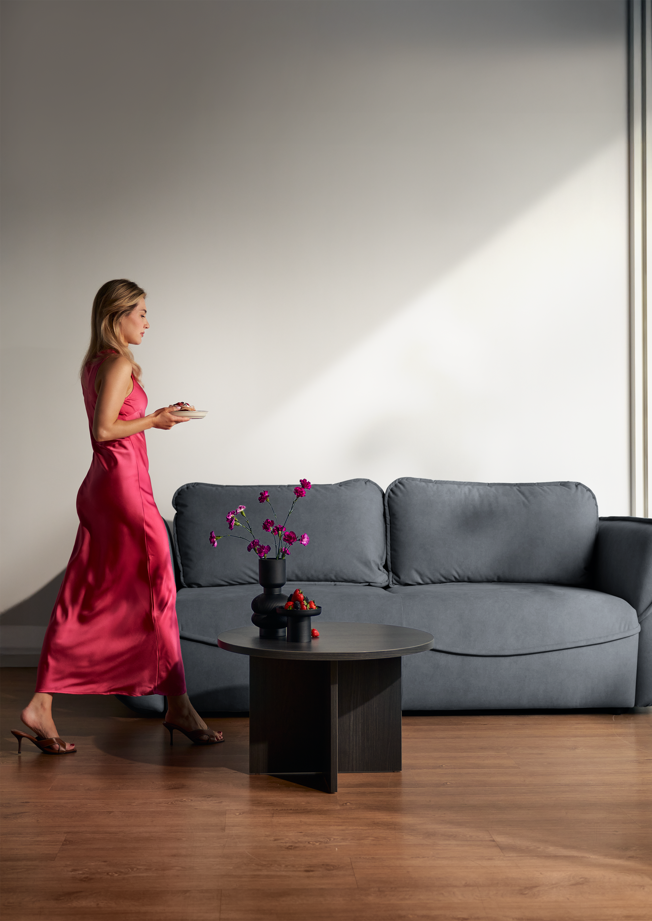 Dreisitziges Schlafsofa Cutie mit Stauraum, Graphit, Velours, pflegeleicht