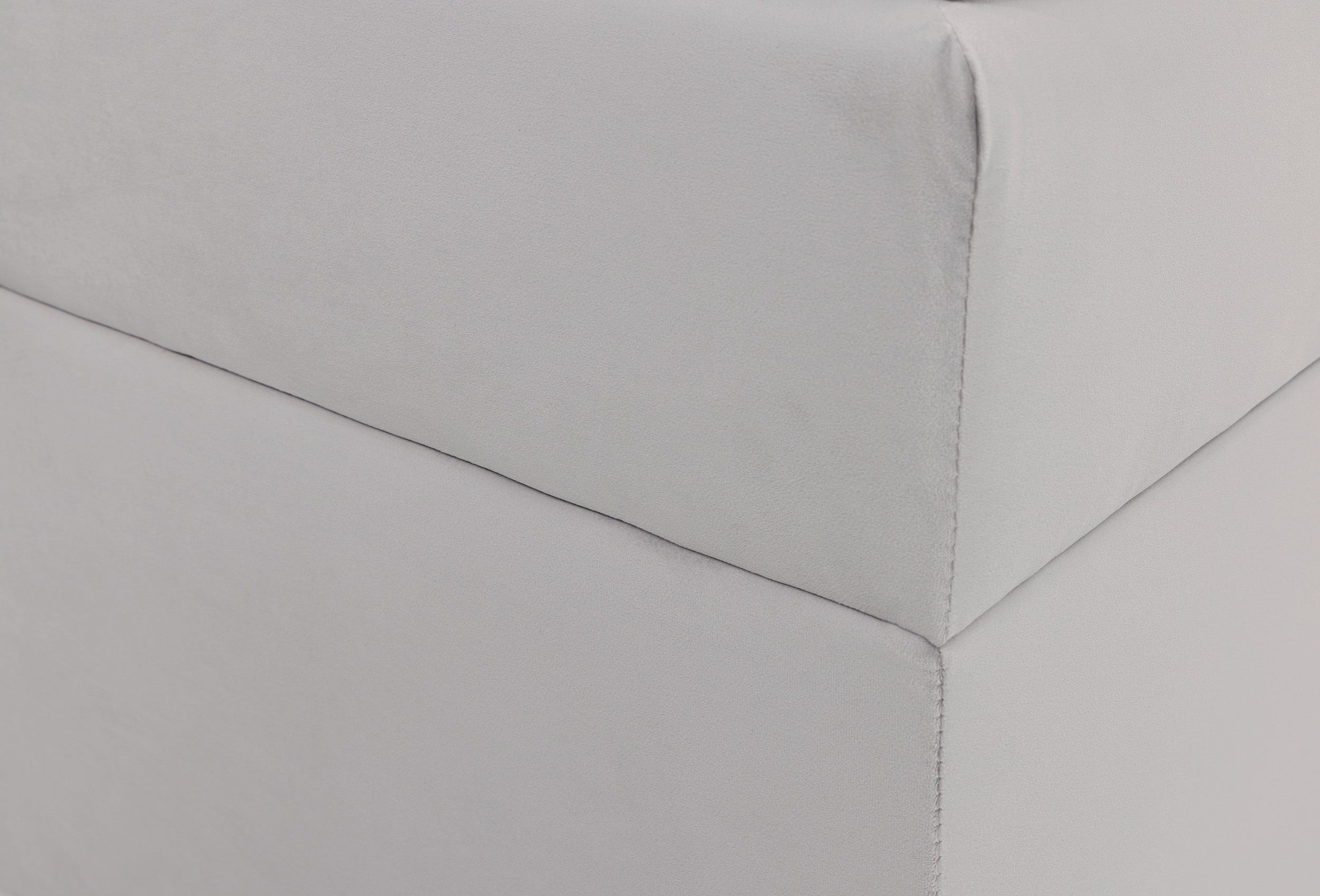 Kontinentales Bett 140x200 cm Daissy mit Stauraum und Topper, hellbeiger Samt