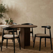 Holzstuhl für das Esszimmer Dinesse mit pflegeleichtem Stoff in beige Chenille/schwarz