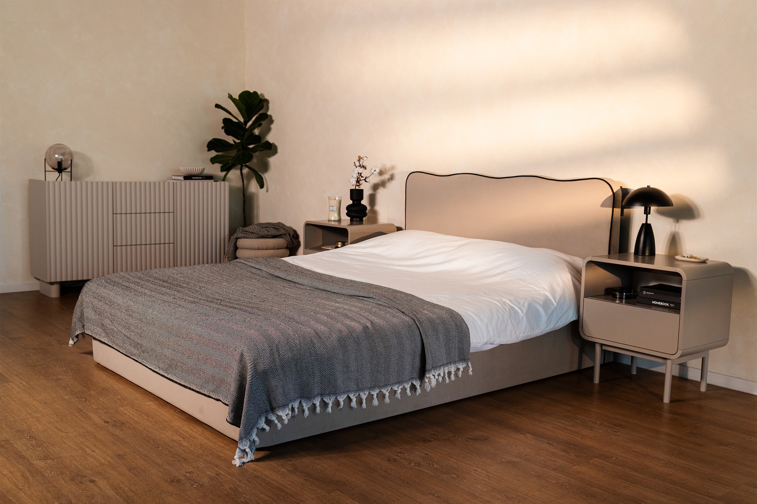 Gepolstertes Bett 160x200 cm Duney, beige Samt