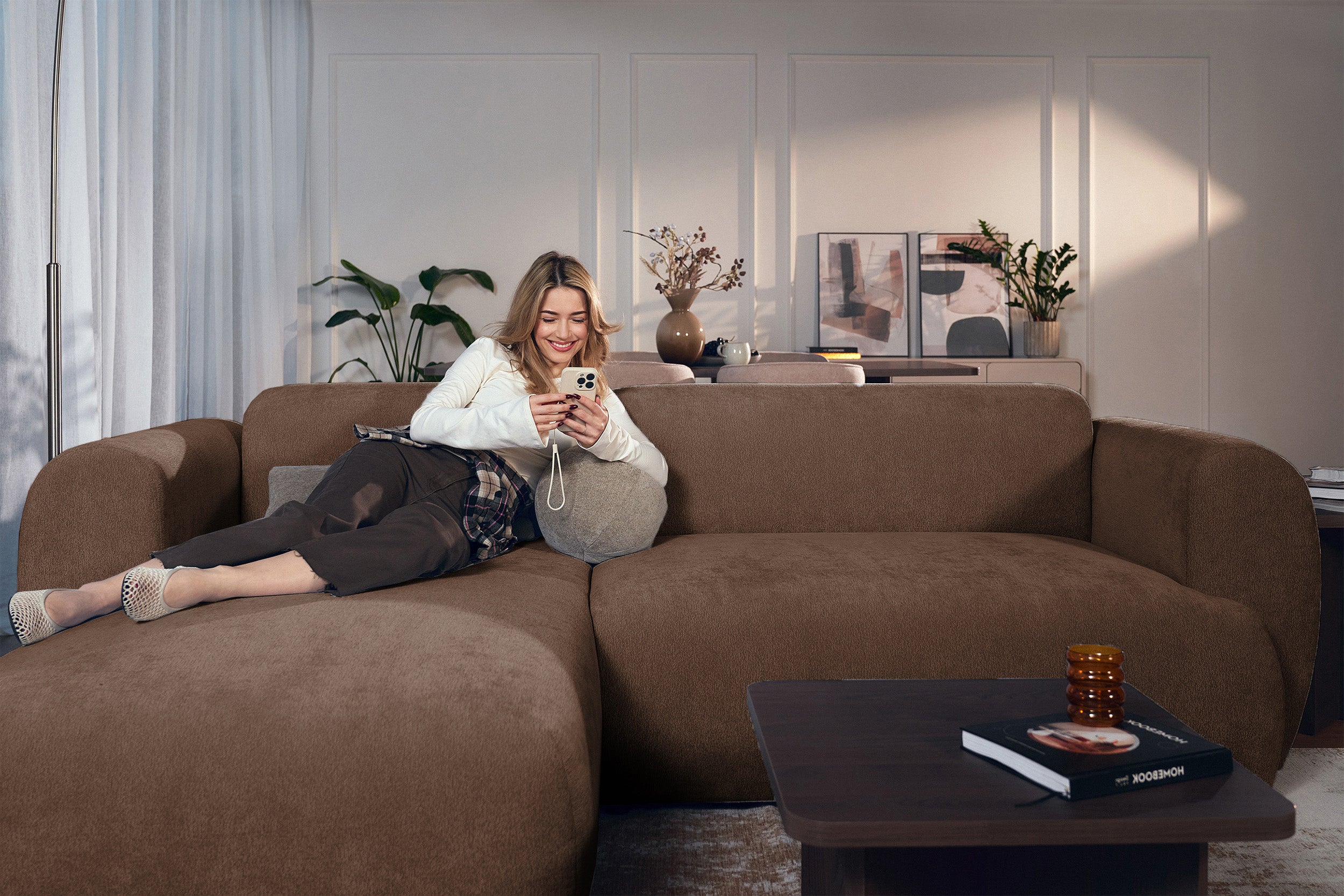 Ecksofa mit Schlaffunktion Emia, L-förmig, linksseitig, braunes Chenille
