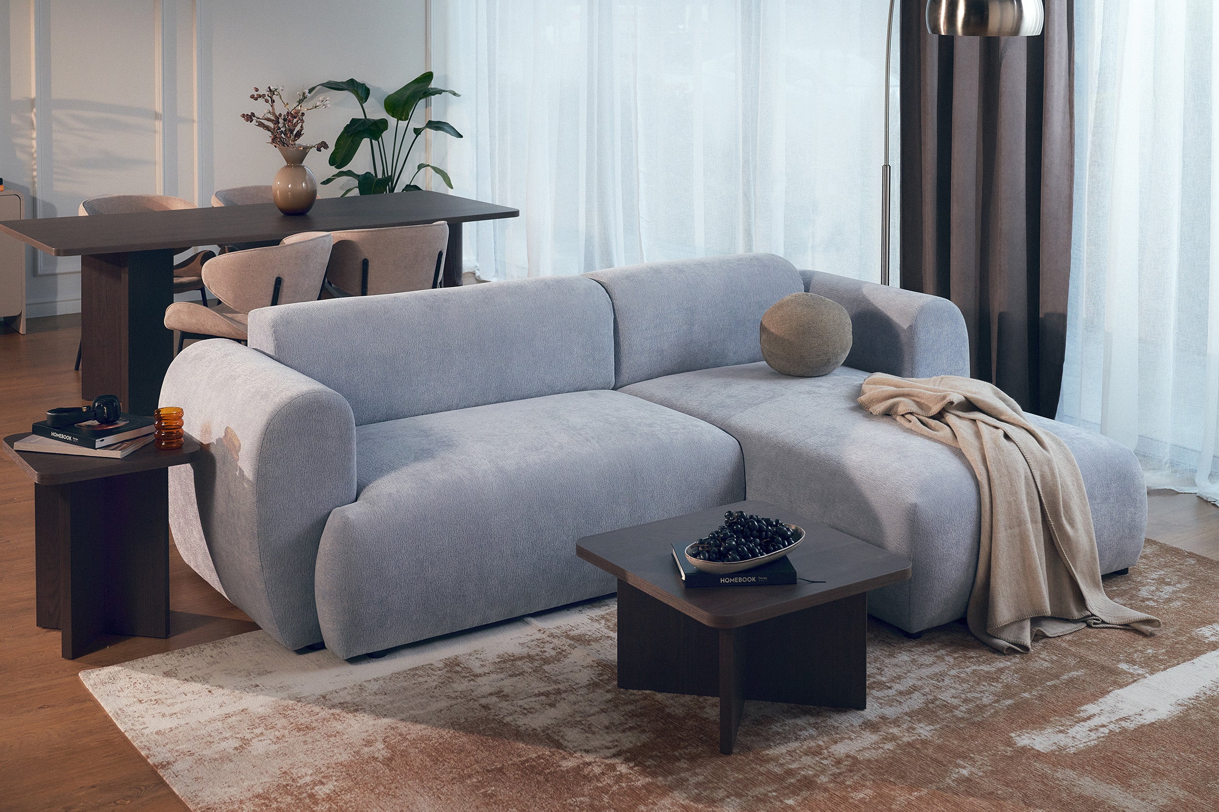 Ecksofa mit Schlaffunktion Emia, L-förmig, rechtsseitig, hellblauer Chenille-Stoff