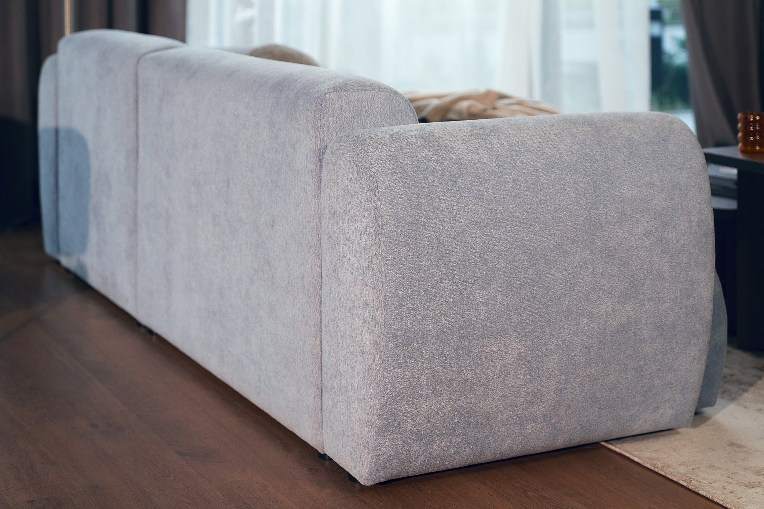 Ecksofa mit Schlaffunktion Emia, L-förmig, rechtsseitig, hellblauer Chenille-Stoff