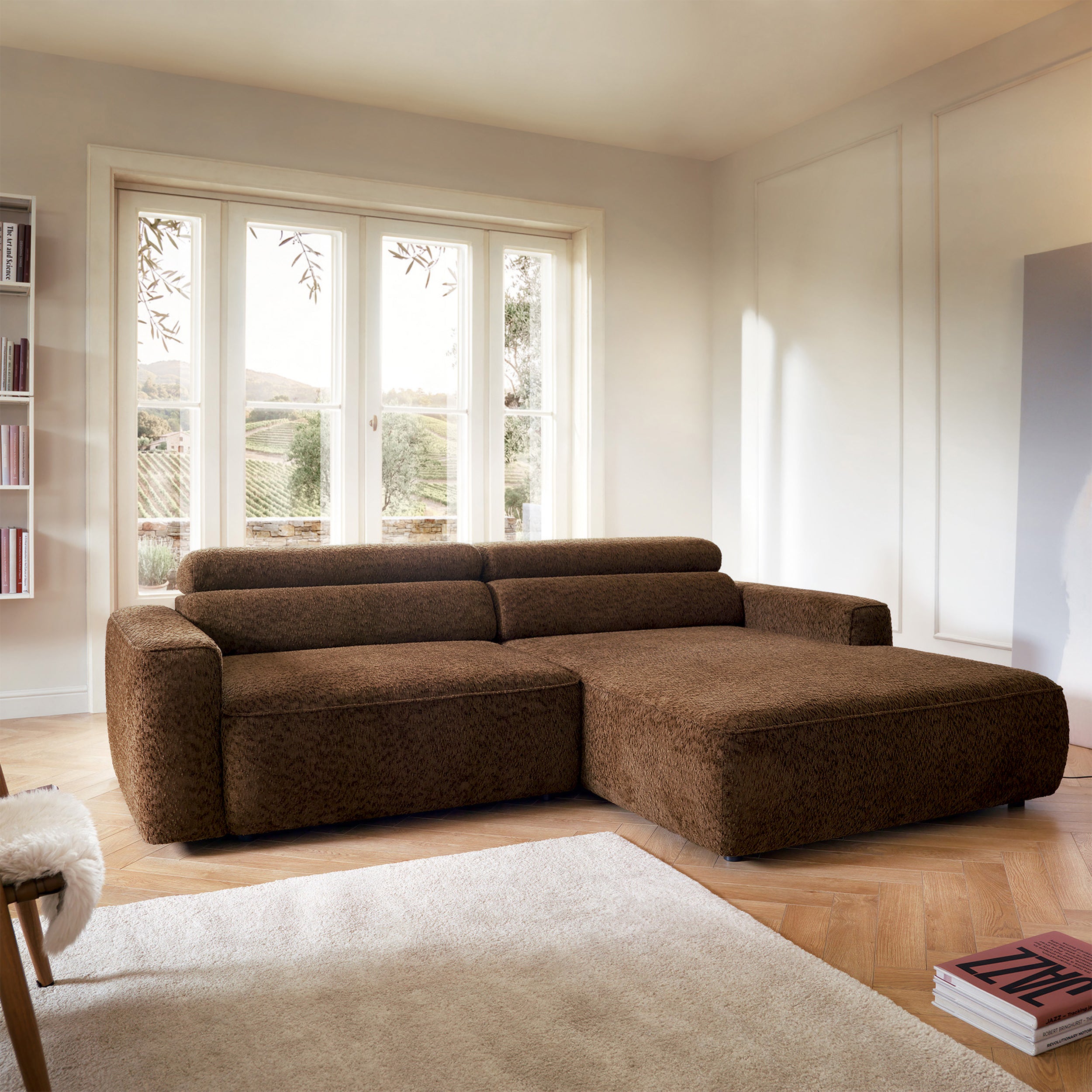 Ecksofa Fando mit elektrisch ausziehbarem Sitz, L-förmig, rechtsseitig, brauner Chenille-Bezug