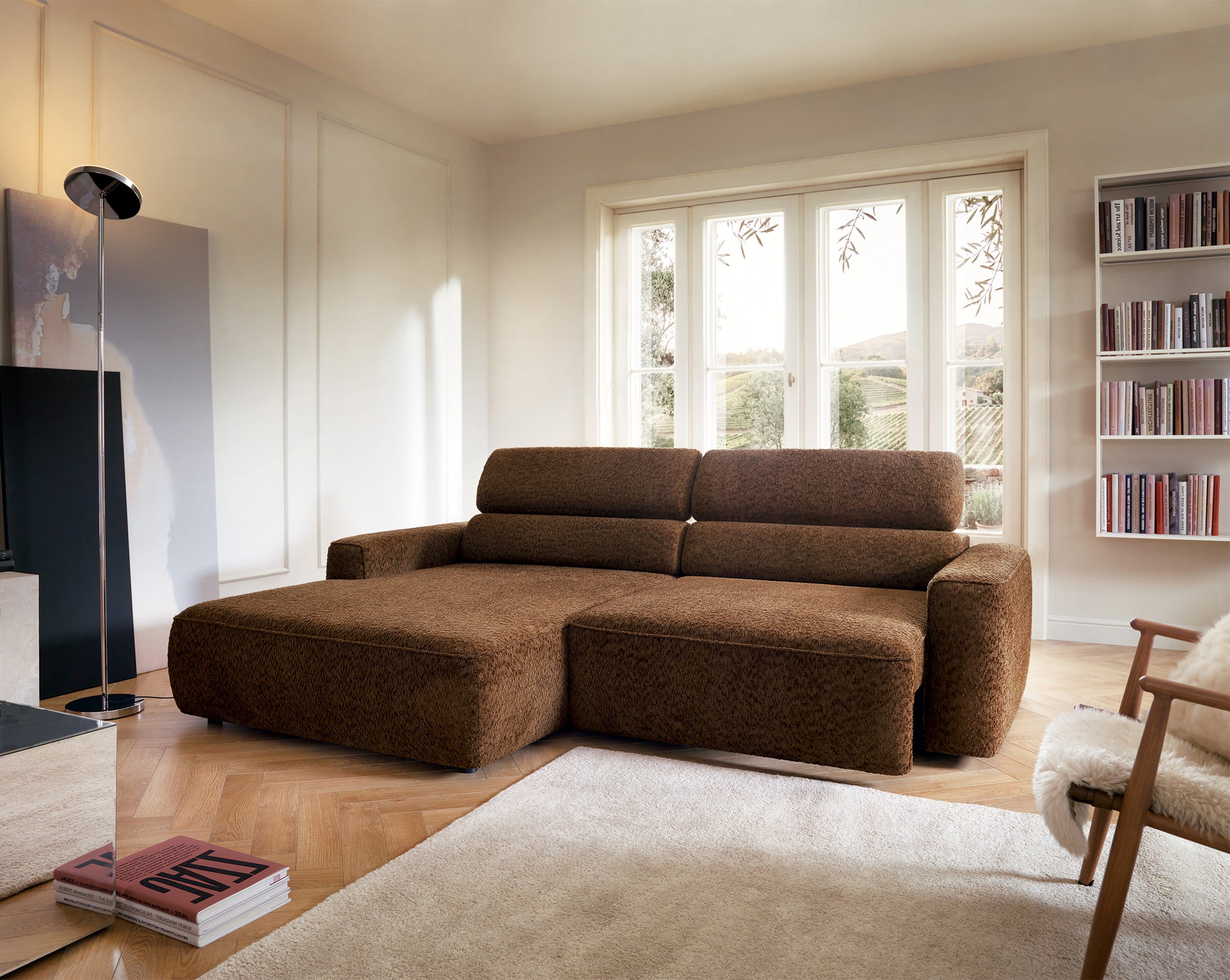 Ecksofa Fando mit elektrisch ausziehbarer Sitzfläche, L-förmig, linksseitig, braunes Chenille
