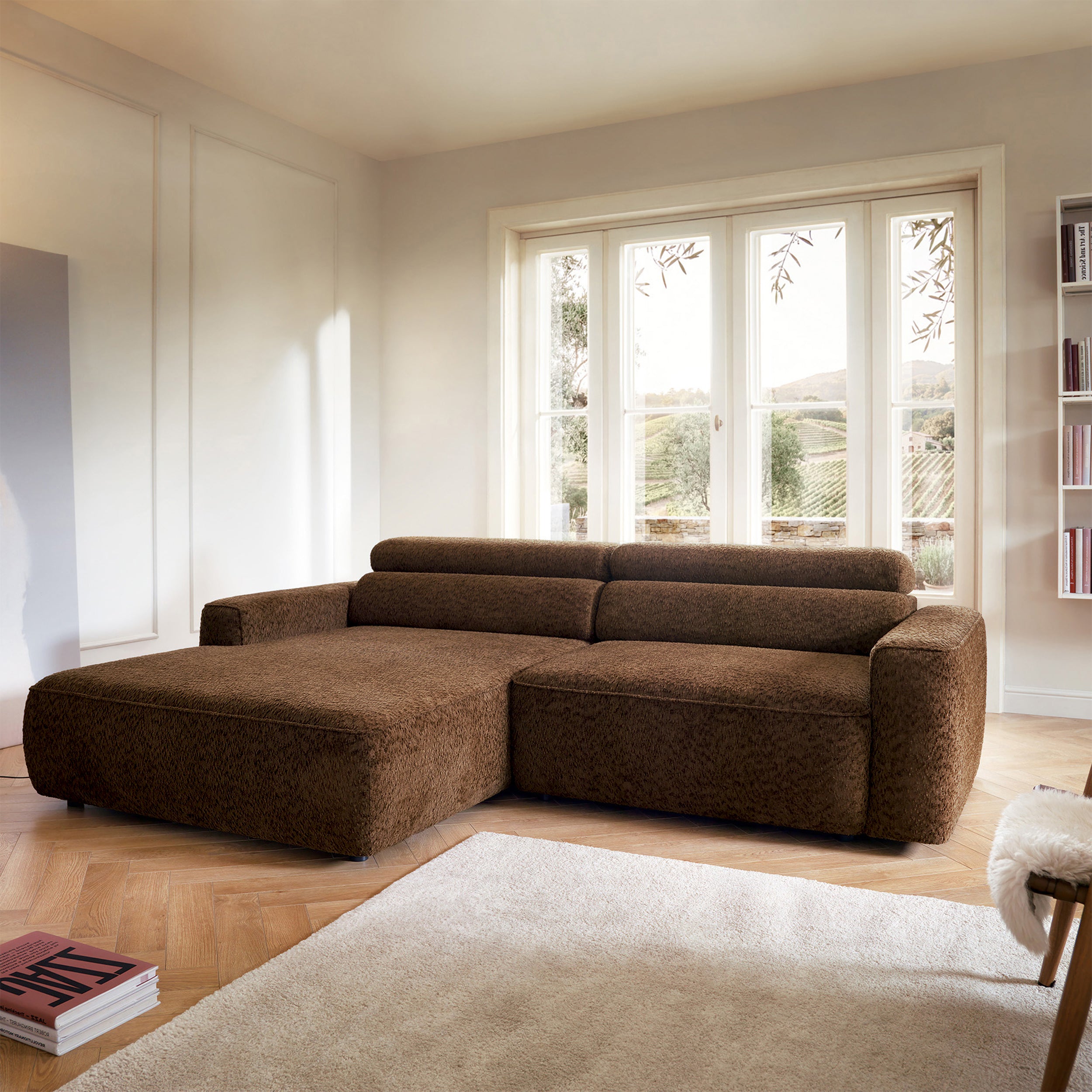 Ecksofa Fando mit elektrisch ausziehbarer Sitzfläche, L-förmig, linksseitig, braunes Chenille
