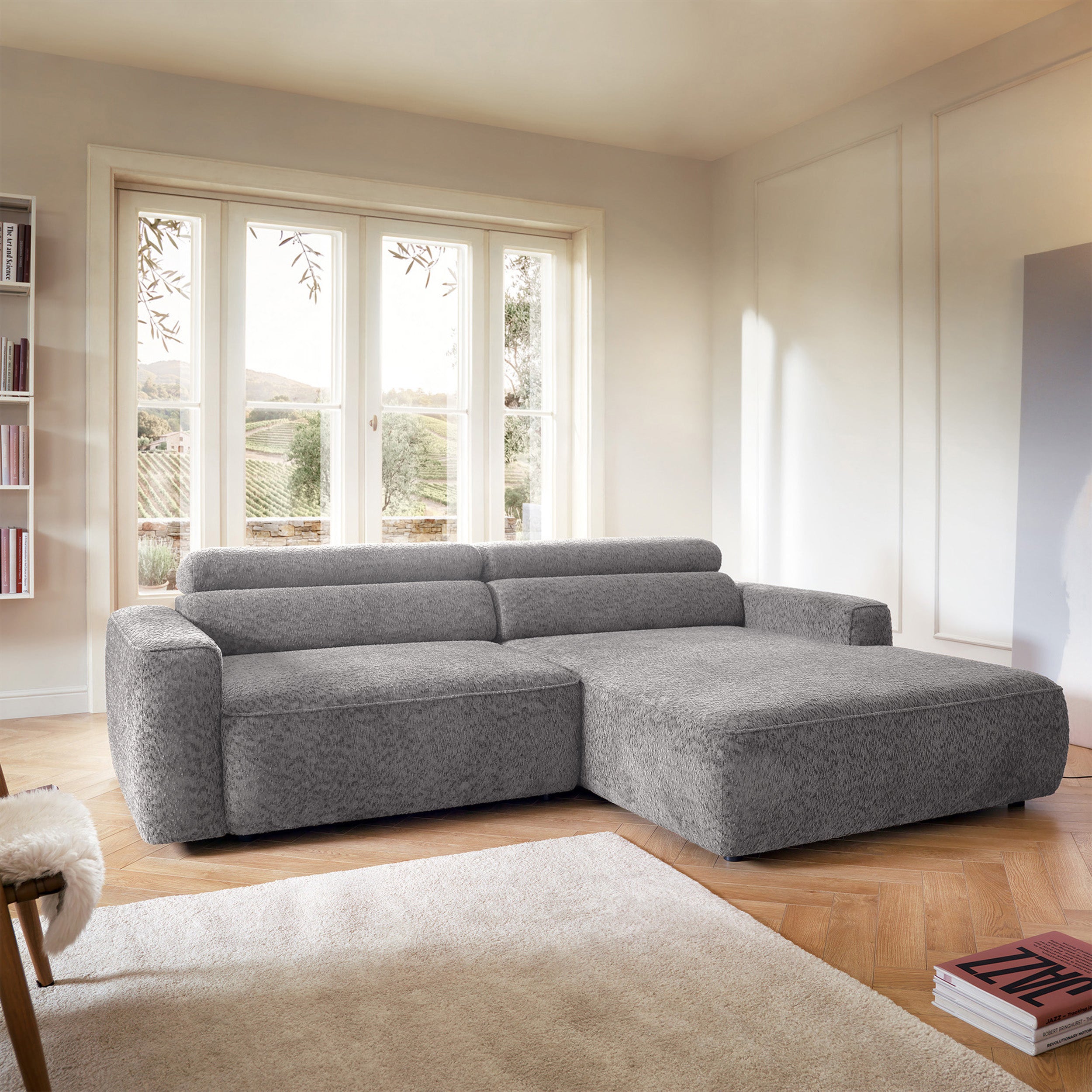 Ecksofa Fando mit elektrisch ausziehbarer Sitzfläche, L-förmig, rechtsseitig, hellgrauer Chenille-Stoff