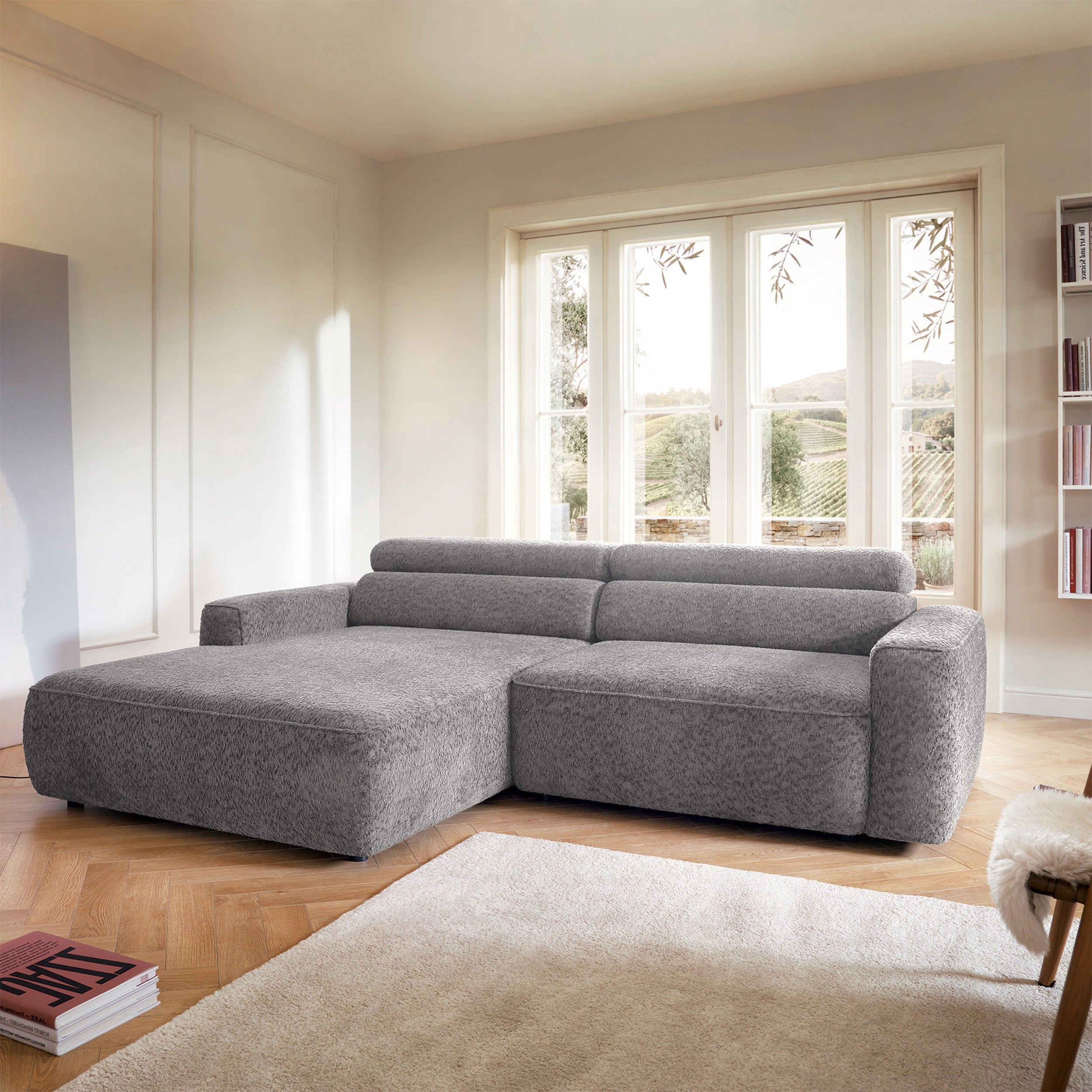 Ecksofa Fando mit elektrisch ausziehbarem Sitz, L-förmig, linksseitig, hellgrauer Chenille-Stoff