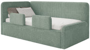 Jugendbett 120x200 cm Fanklo linksseitig mit Matratze, Stauraum und Geländern, salbeigrüner Plüsch, wasserabweisend