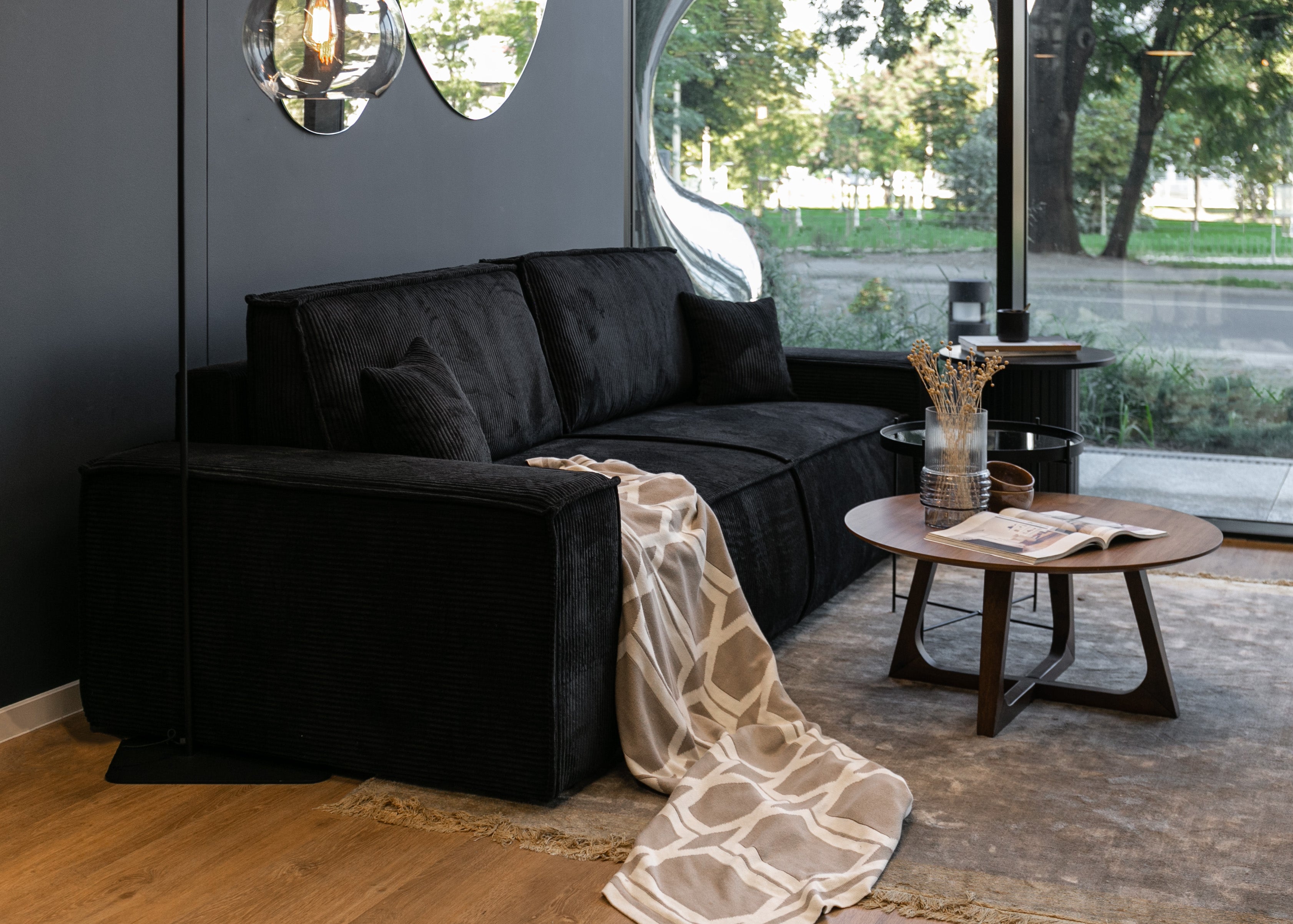 Dreisitziges ausziehbares Sofa Farese mit Stauraum, schwarz, Cordstoff