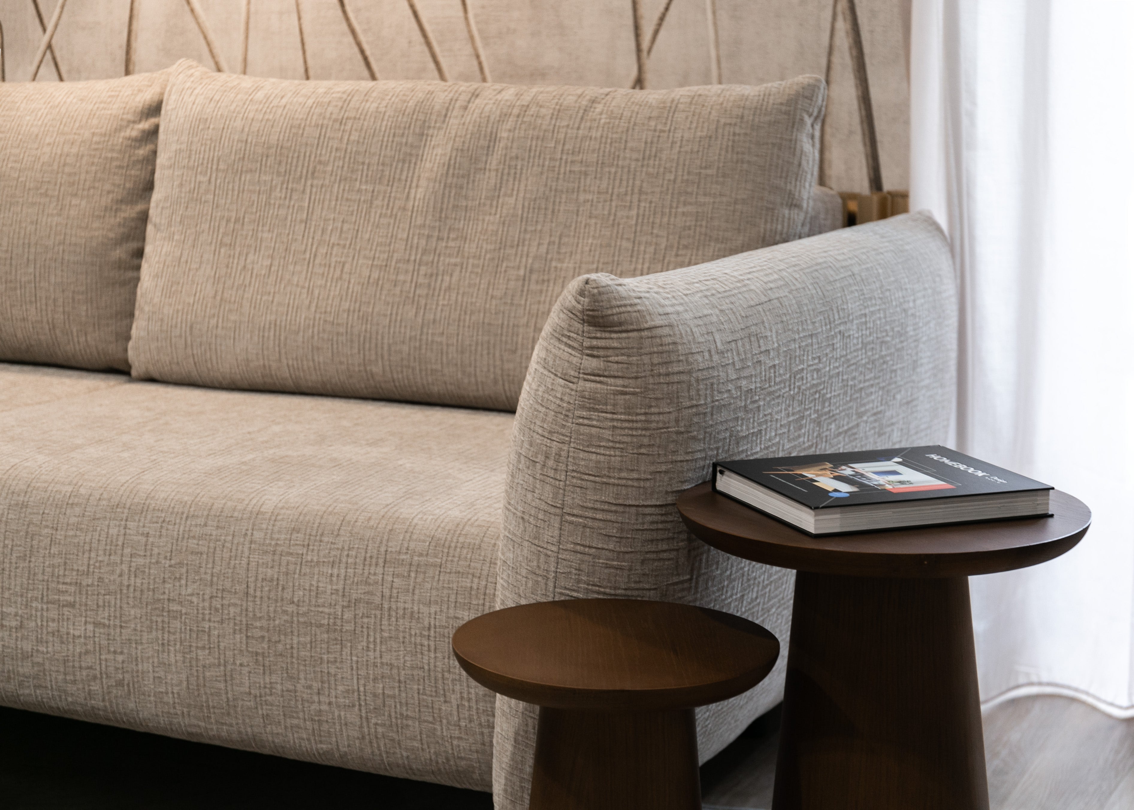 Dreisitziges ausklappbares Sofa Candeiro mit Stauraum, beige Chenille