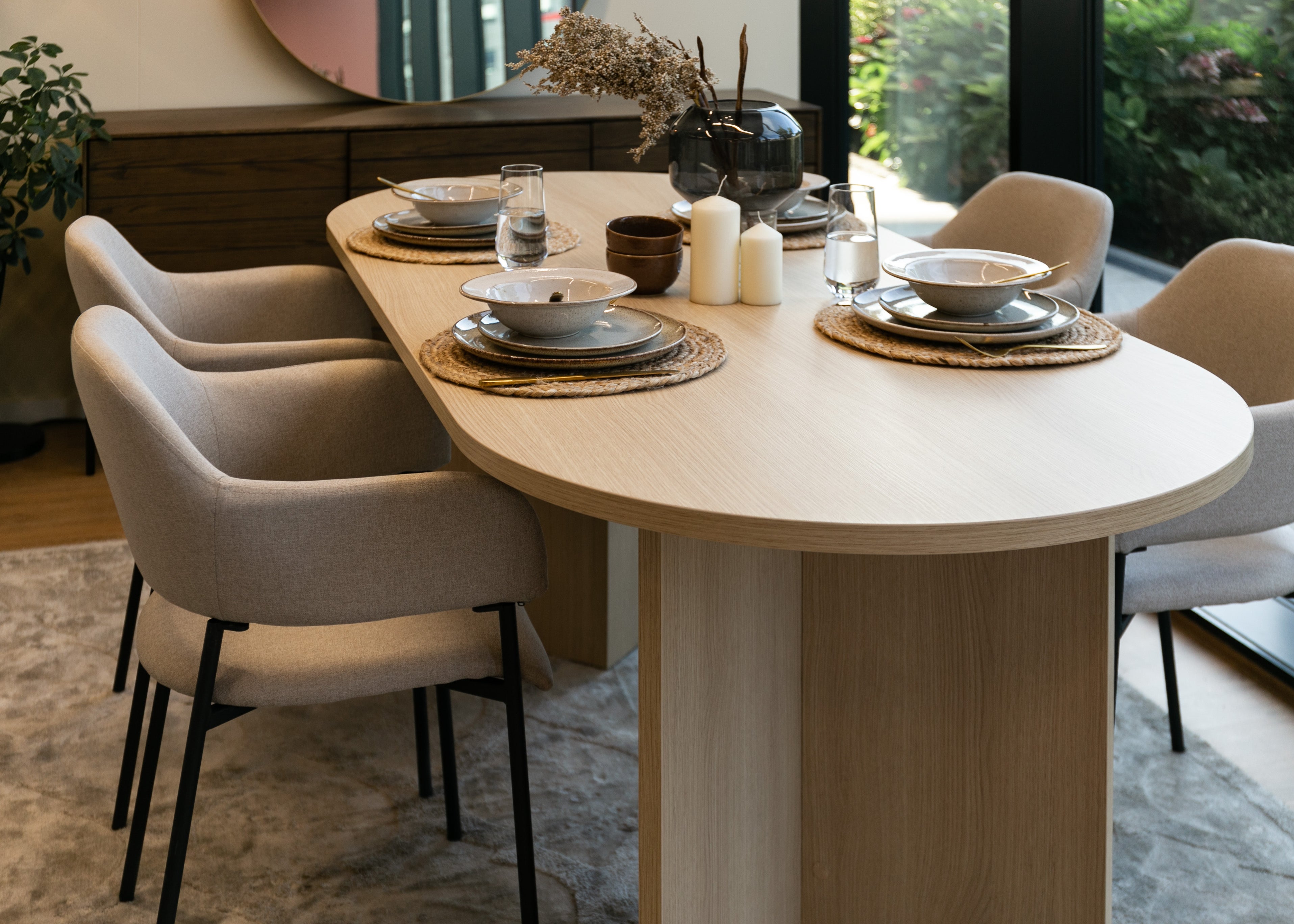Gepolsterter Stuhl mit Armlehnen Azhai in Grau-Beige