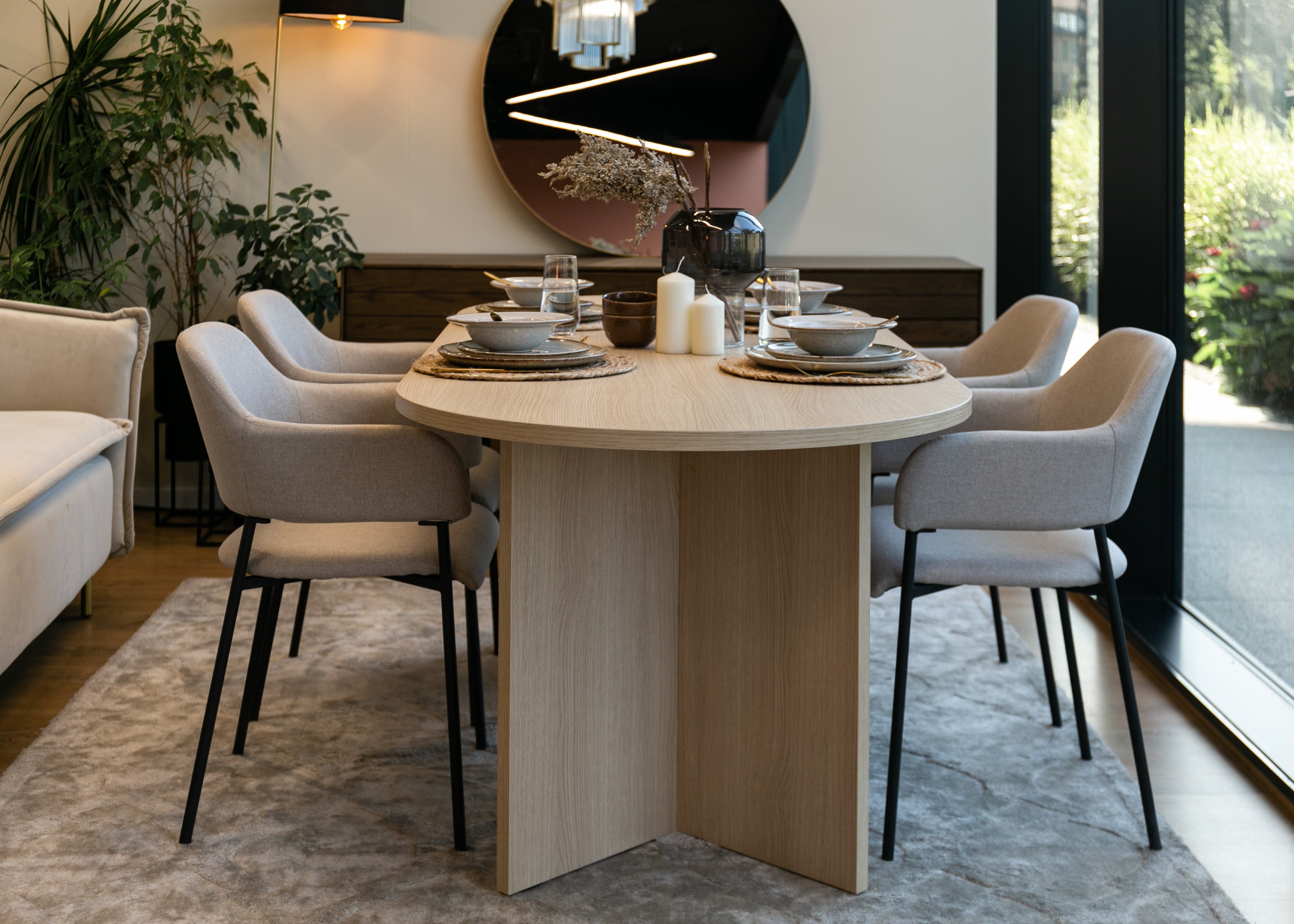 Gepolsterter Stuhl mit Armlehnen Azhai in Grau-Beige
