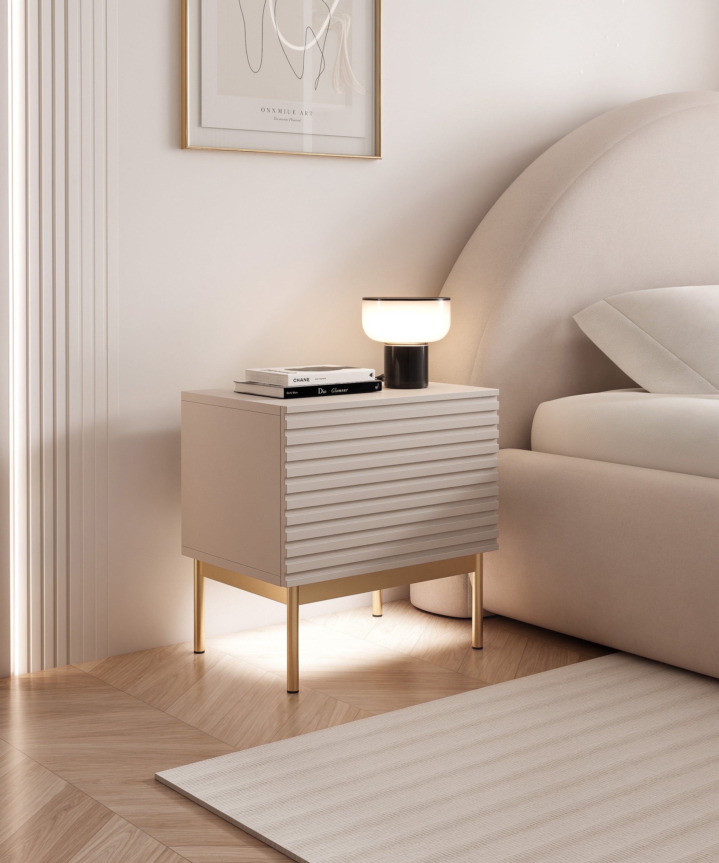 Nachttisch Linearis mit klappbarem Fach und LED-Beleuchtung, 46 cm, Kaschmir auf goldenen Beinen