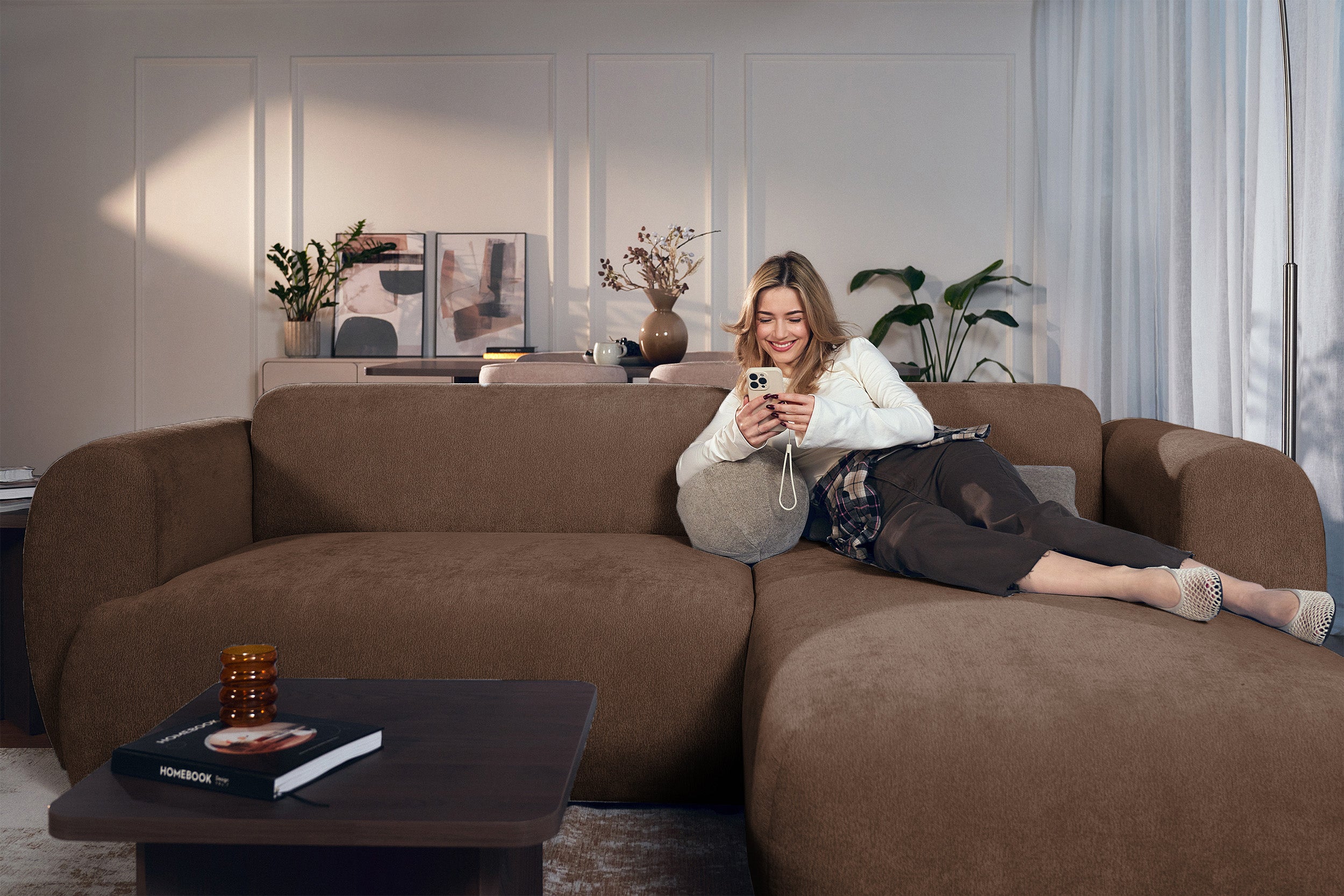 Ecksofa mit Schlaffunktion Emia, L-förmig, rechtsseitig, brauner Chenille-Bezug