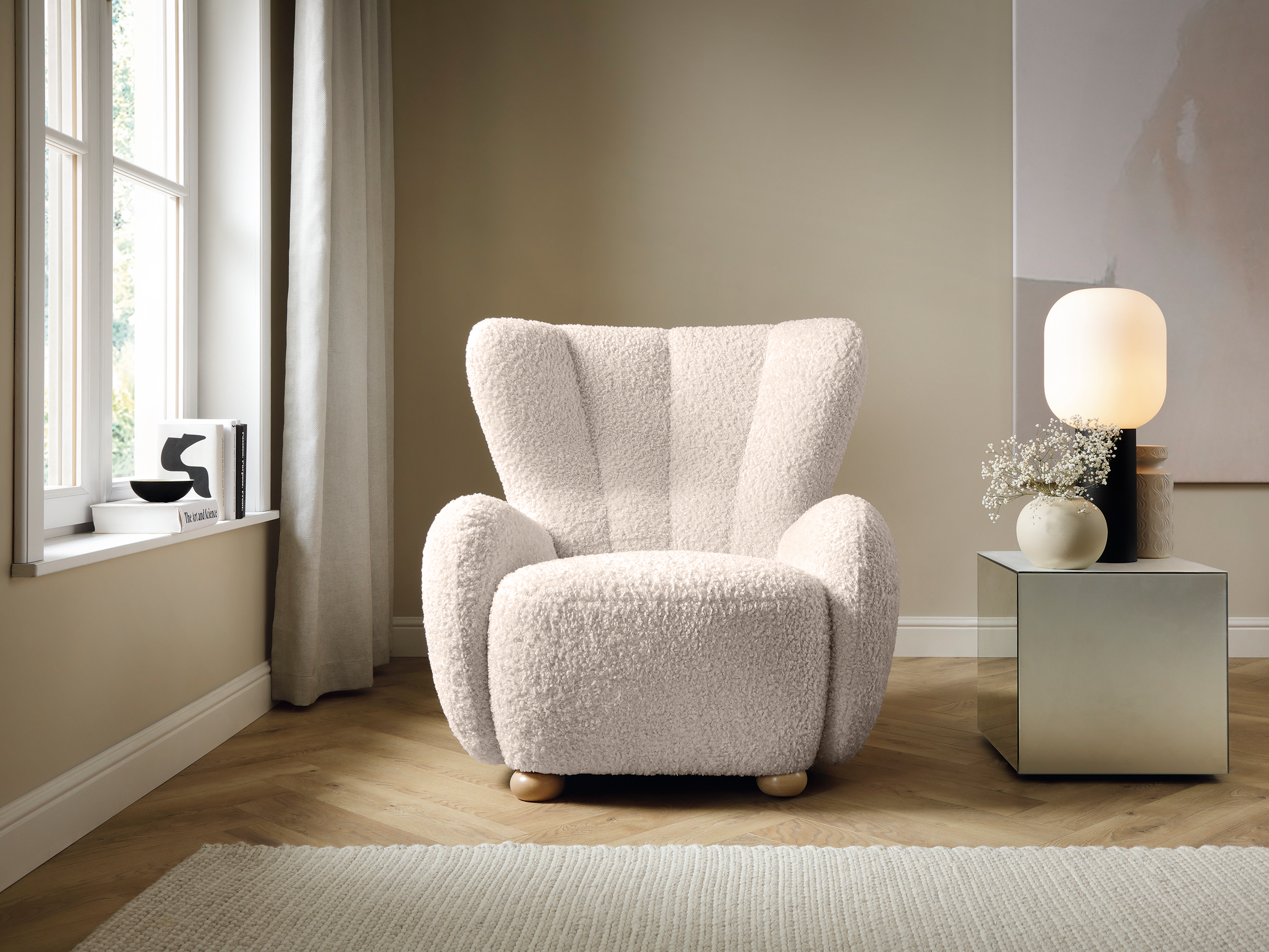 Milele Schalensitz hellbeige Bouclé, Beine aus Buche
