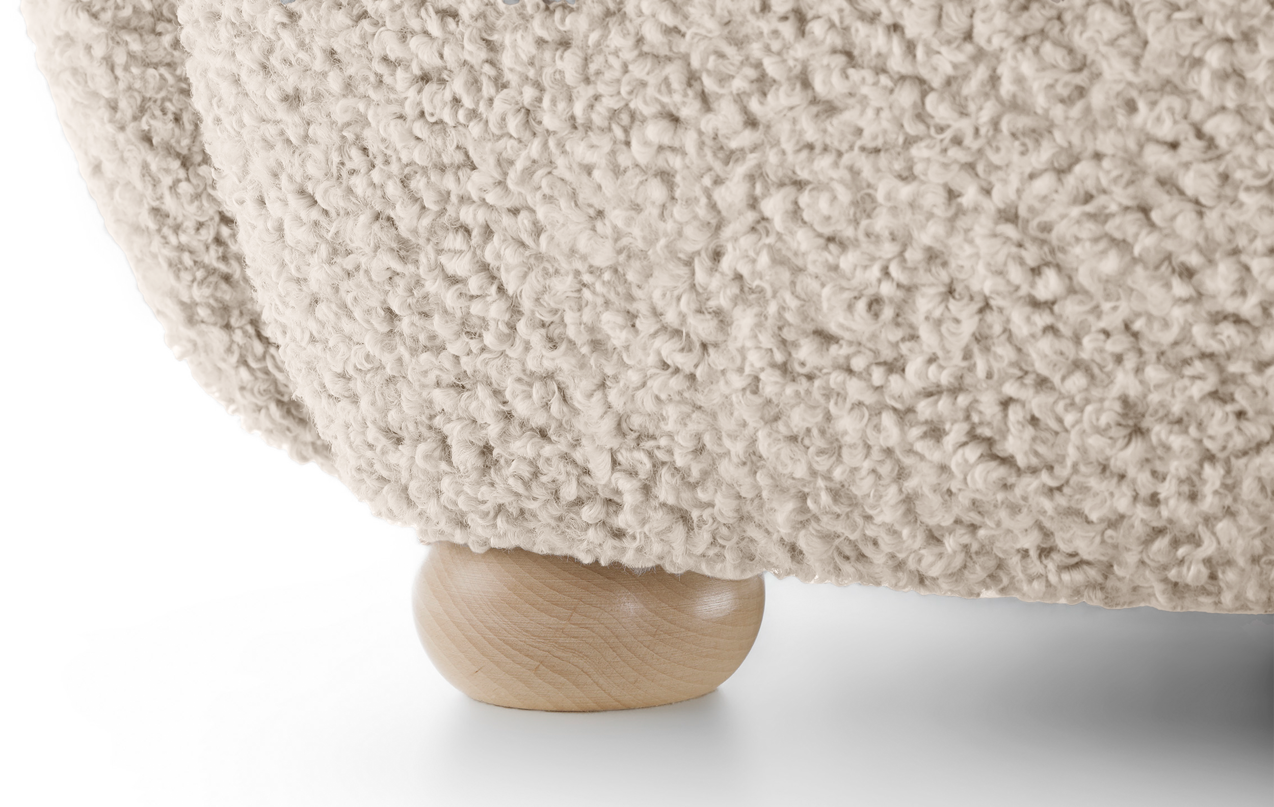 Milele Schalensitz hellbeige Bouclé, Beine aus Buche