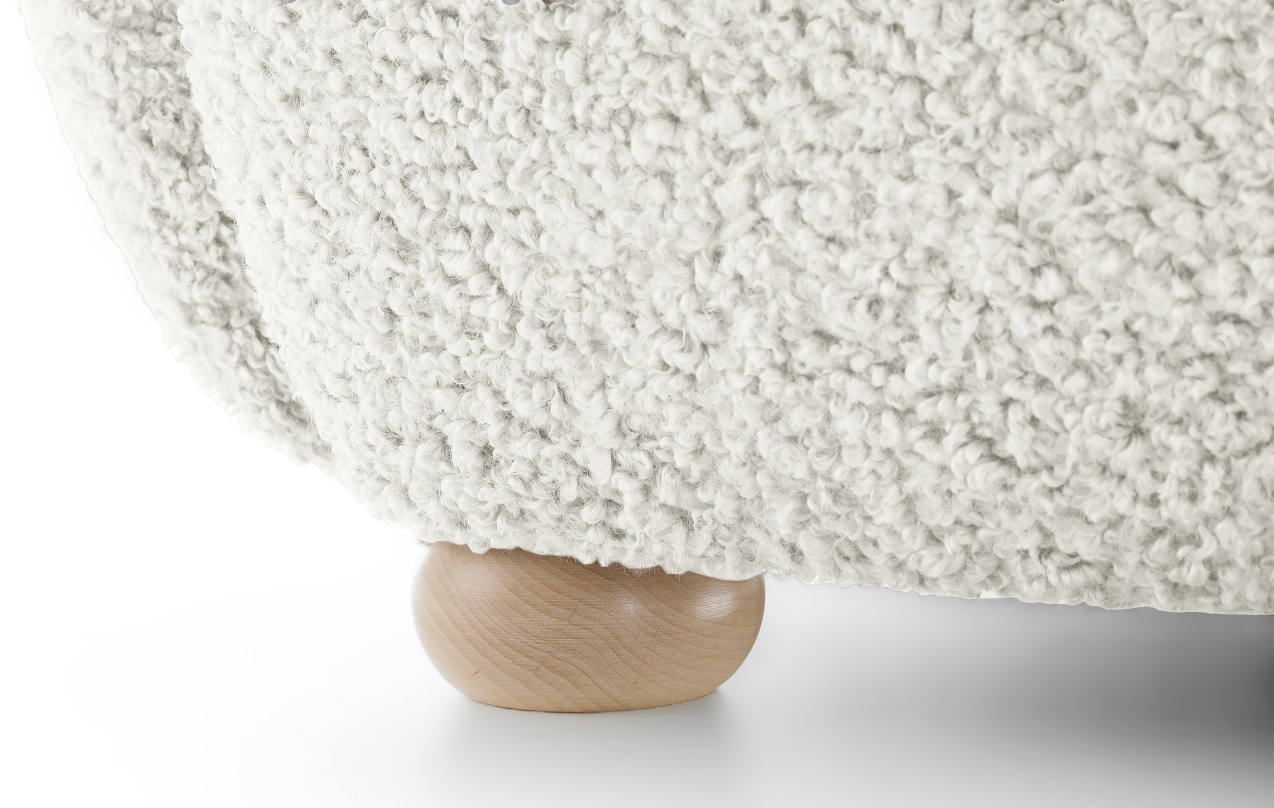 Milele Schalensitzstuhl in Creme Bouclé mit Buchenholzbeinen