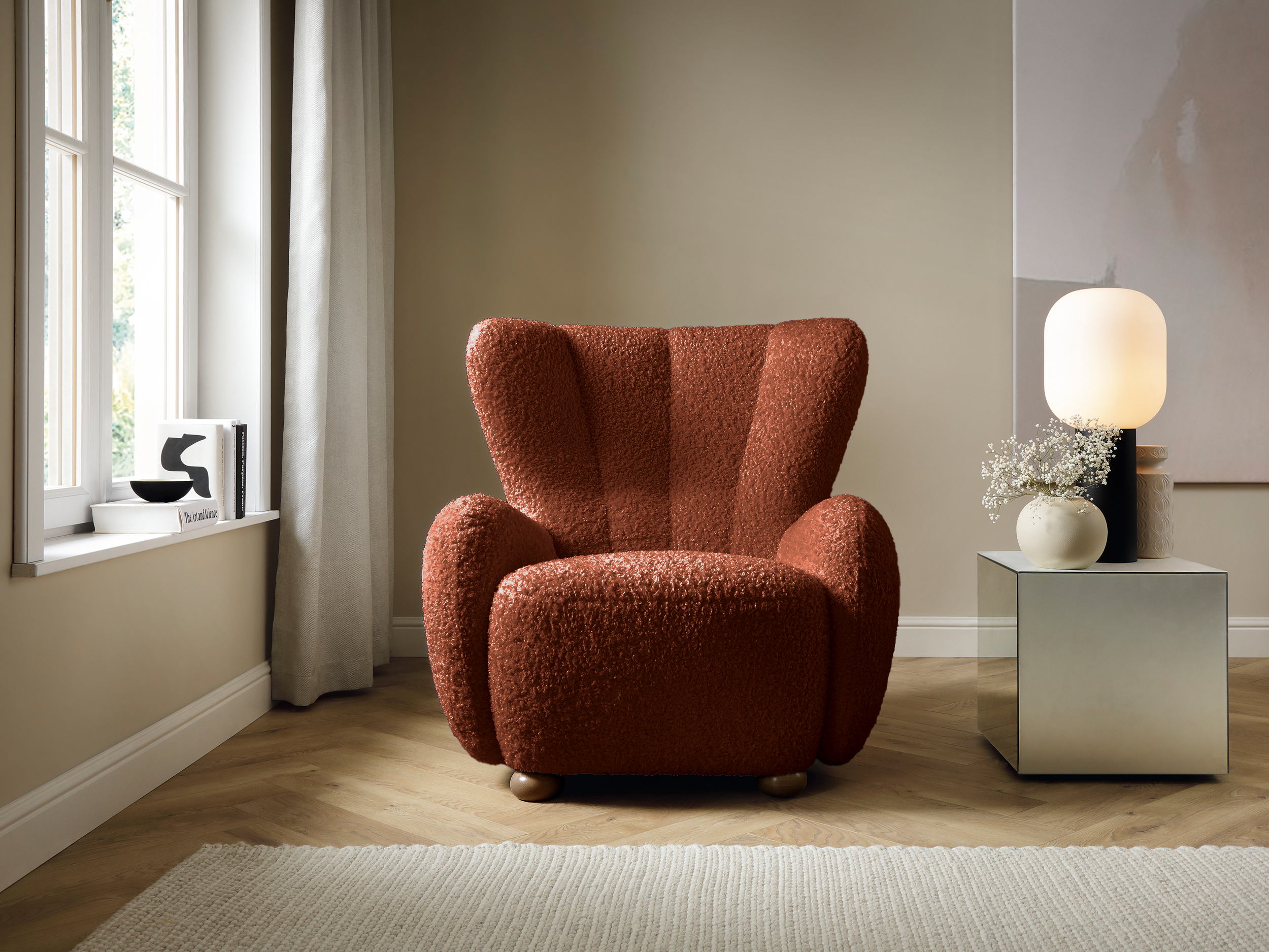 Milele Schalensitz Sessel Kupfer Bouclé mit Eichenbeinen