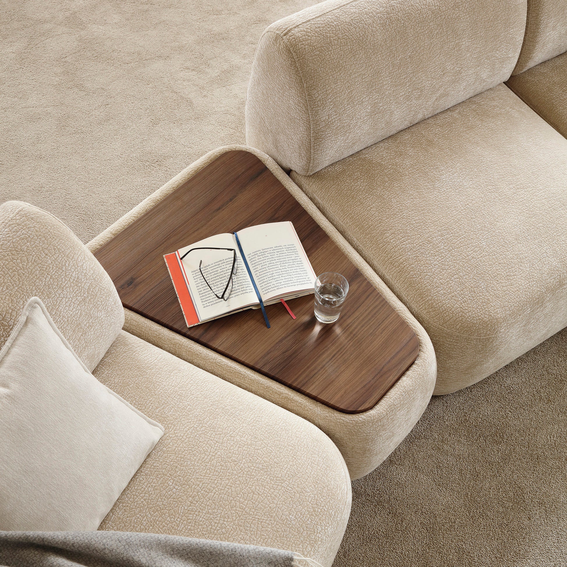 Modulares dreieckiges Hocker-Element mit Platte Bommo, beige Chenille