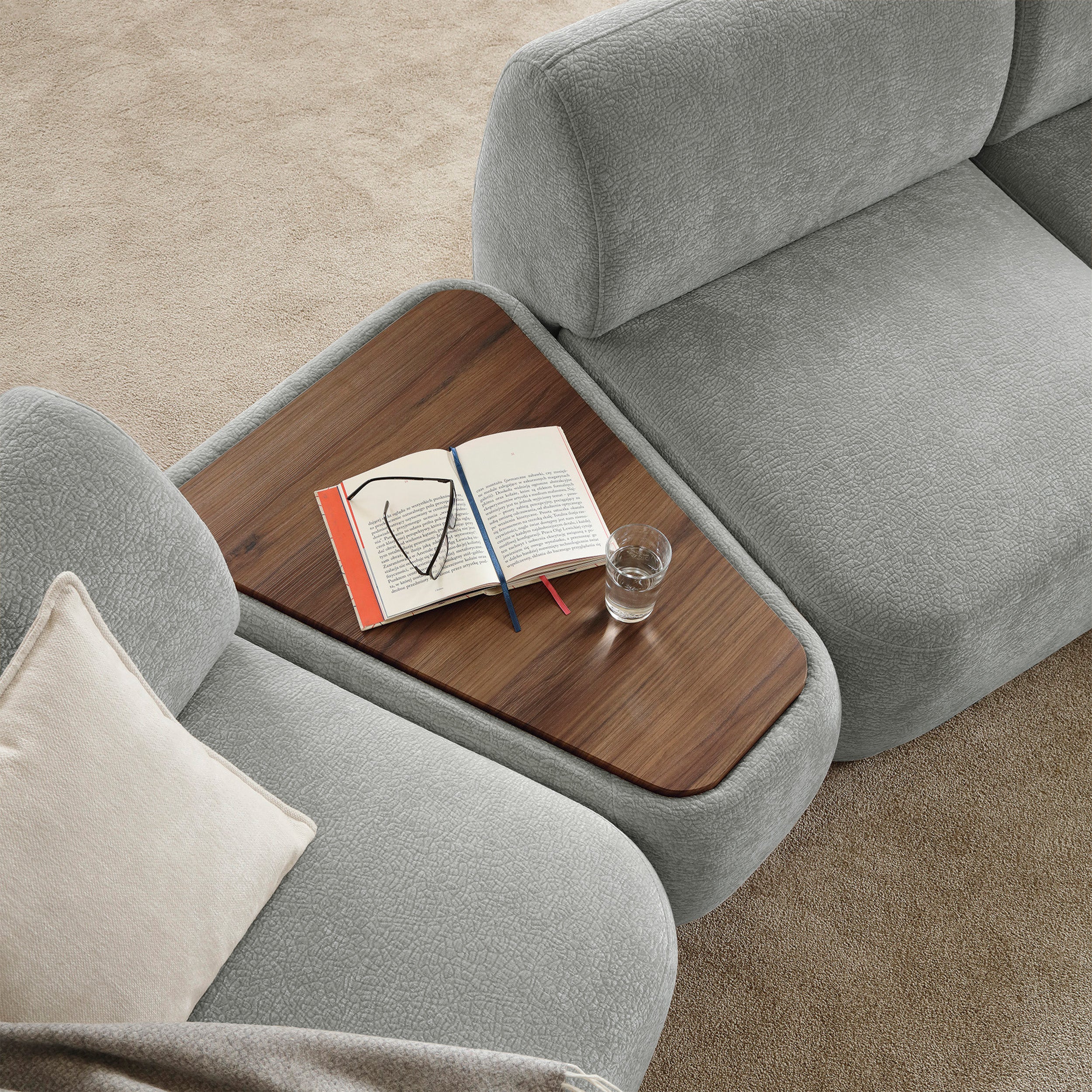 Modulares dreieckiges Pouf mit Bommo-Tischplatte, grauer Chenille