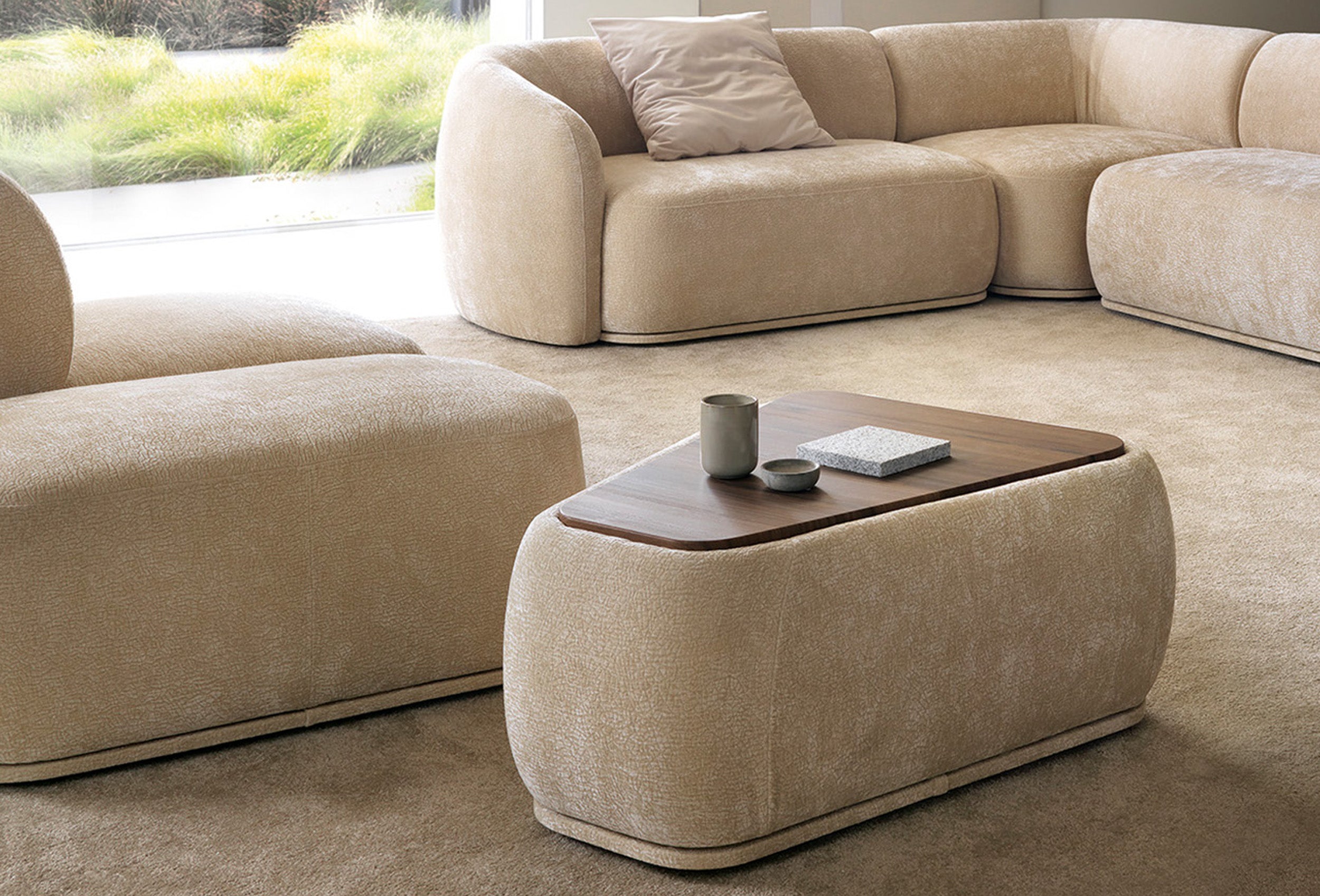 Modulares dreieckiges Hocker-Element mit Platte Bommo, beige Chenille