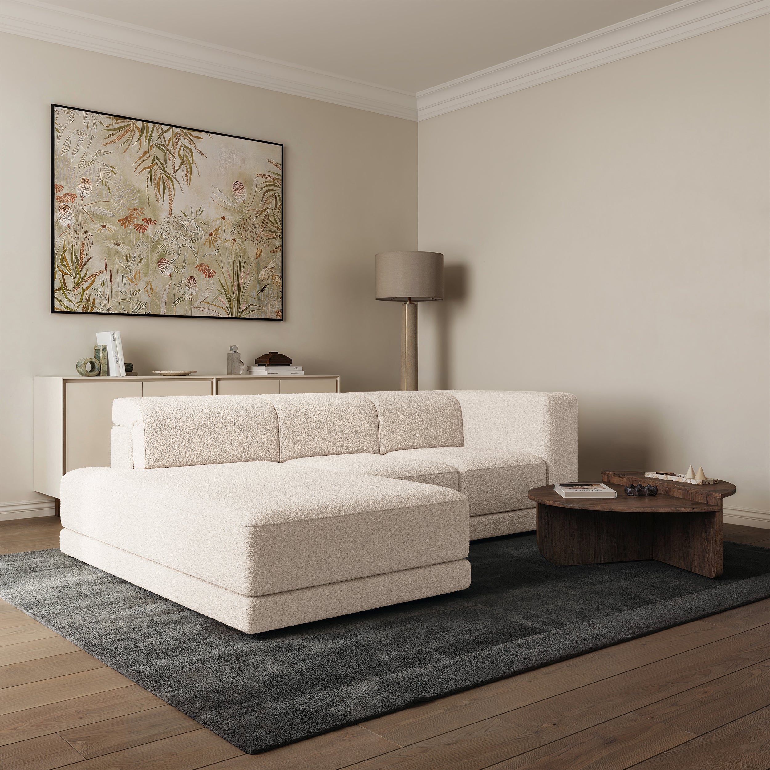 Ecksofa Novals L-förmig links mit verstellbaren Kopfstützen, cremefarbenes Bouclé