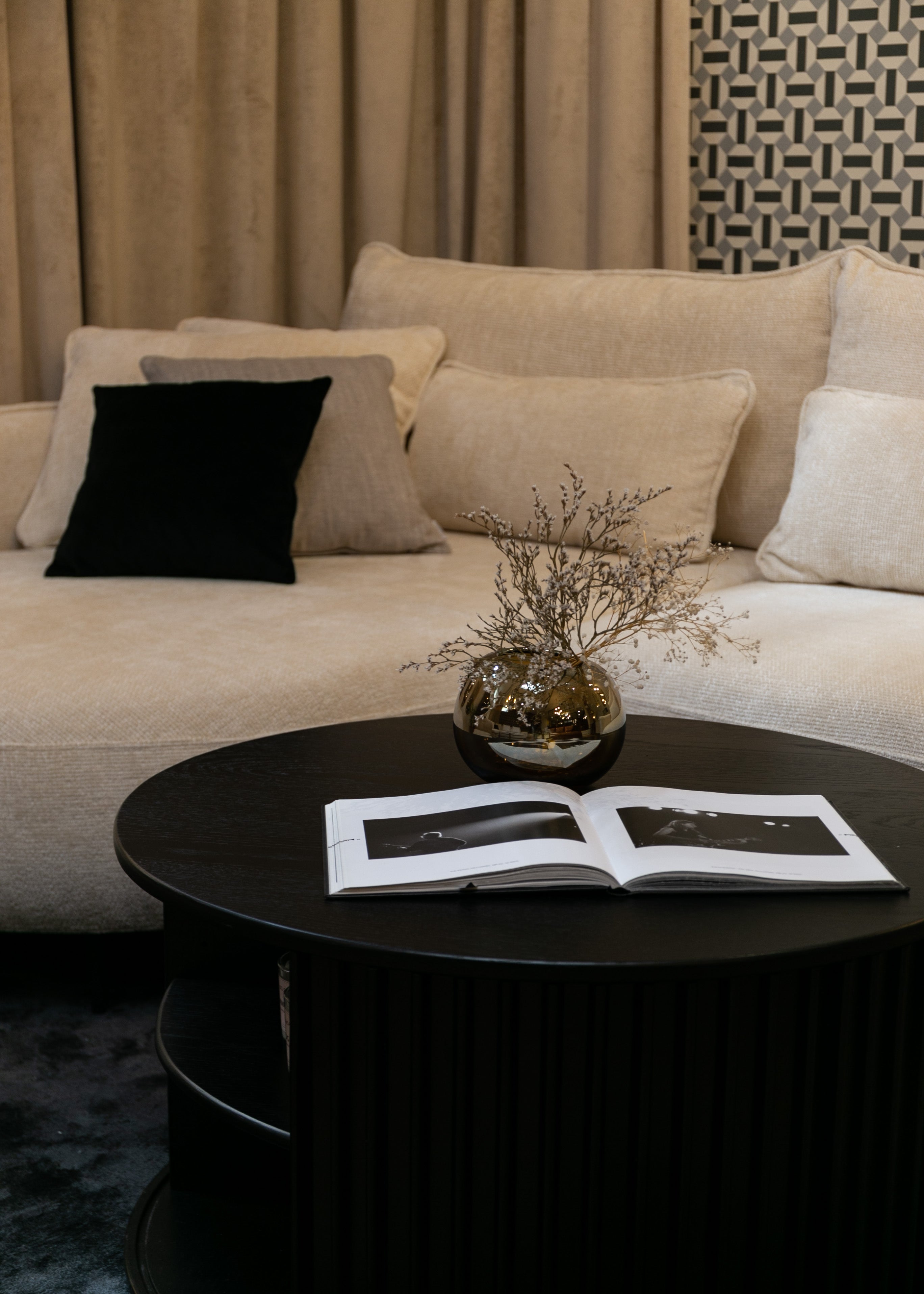 Ecksofa Oblivio mit Schlaffunktion, L-förmig, mit Stauraum, cremefarbener Chenille, linksseitig