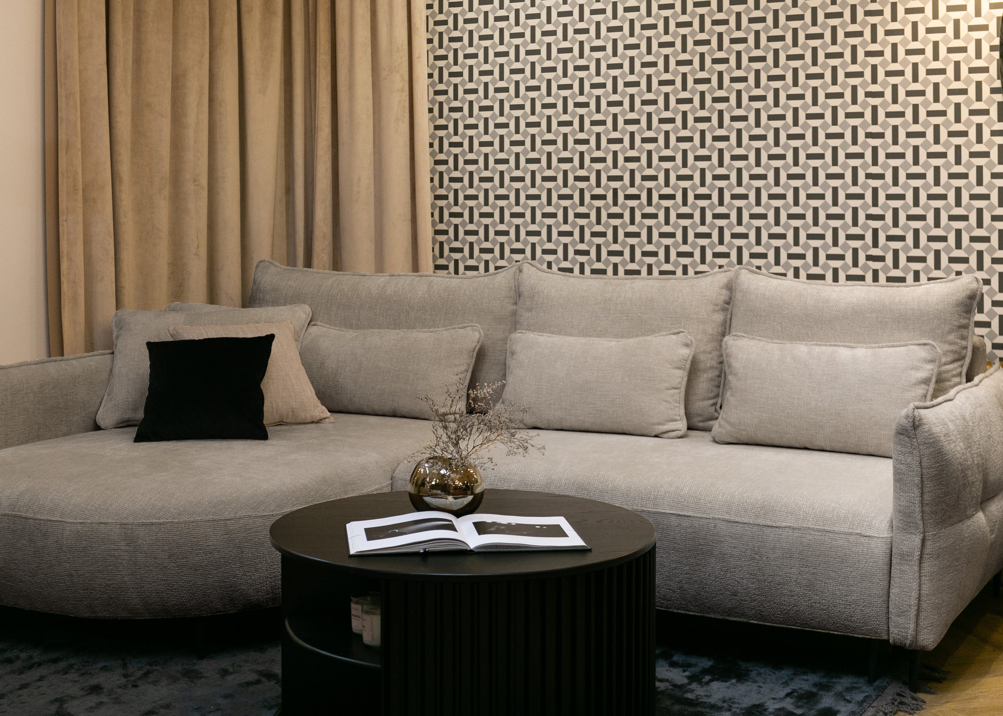 Ecksofa Oblivio mit Schlaffunktion, L-förmig, mit Stauraum, hellbeiger Chenille, rechtsseitig