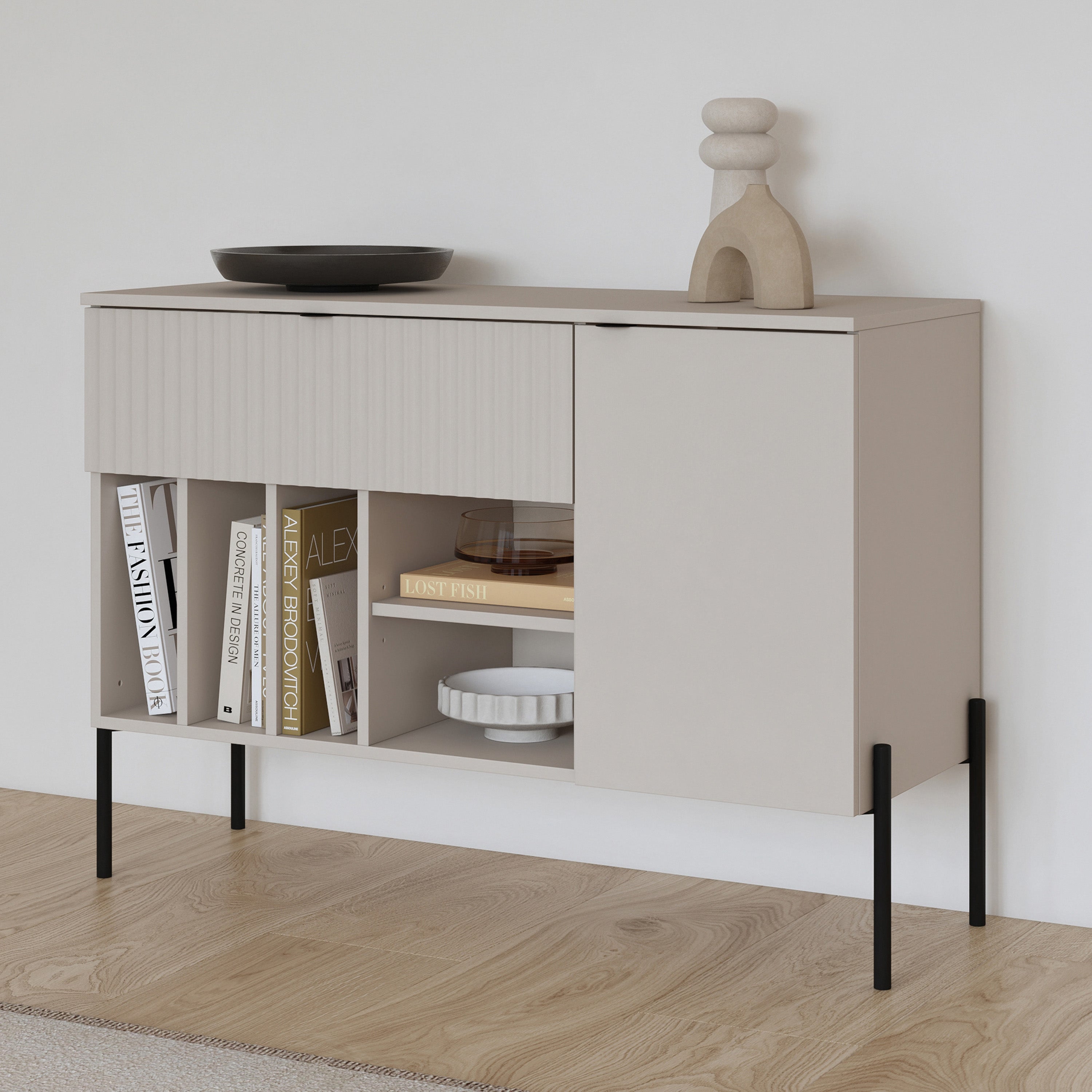 Einflügelige Kommode Ore mit Schublade, 105 cm, Kaschmirfarbe mit geriffelter Front