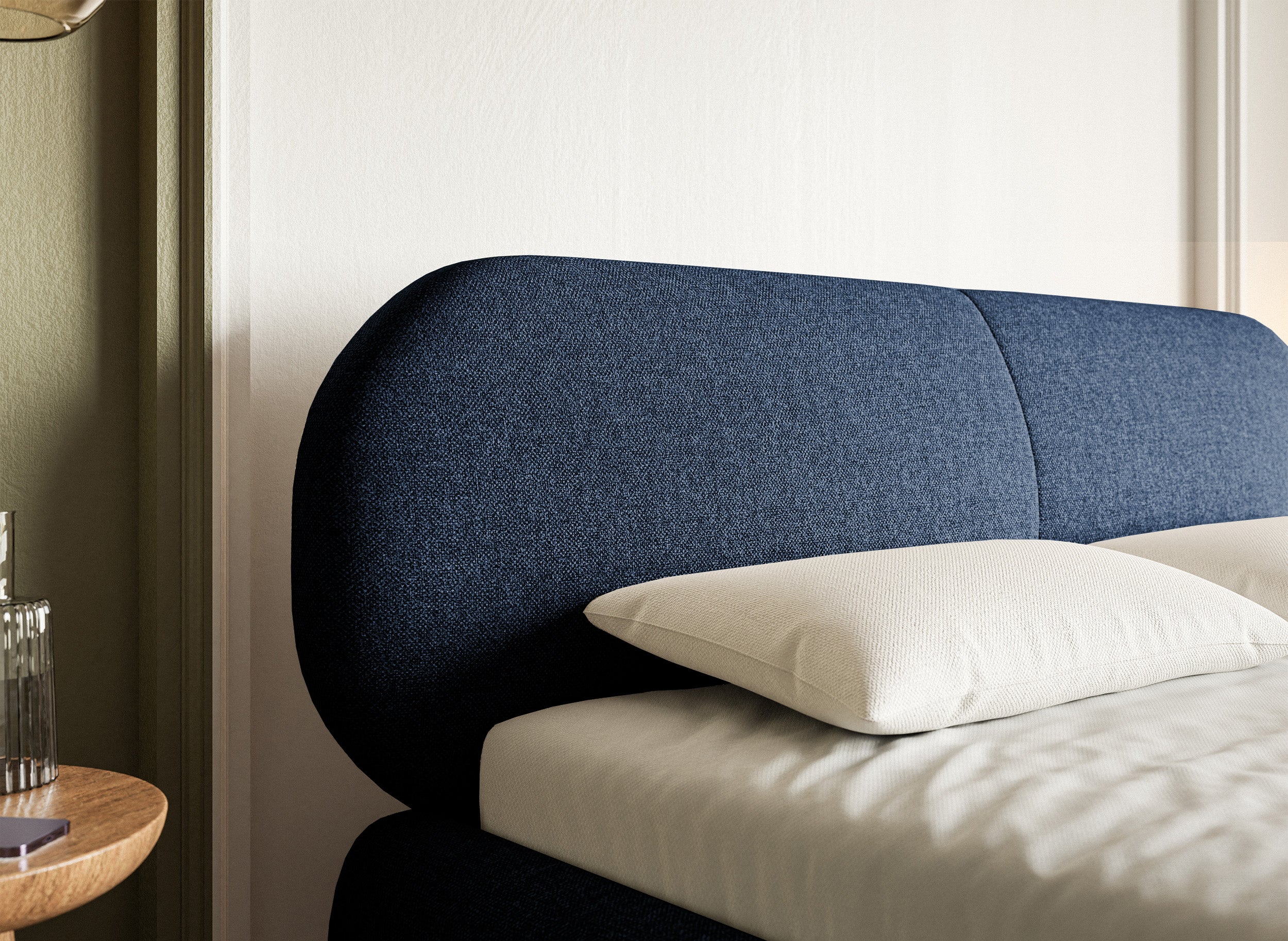 Gepolstertes Bett 160x200 cm Ovalle, marineblau, wasserabweisendes Geflecht, goldene Beine