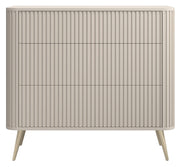 Kommode Ovarlo mit Fräsungen und drei Schubladen, 93 cm, sandbeige mit goldenen Beinen